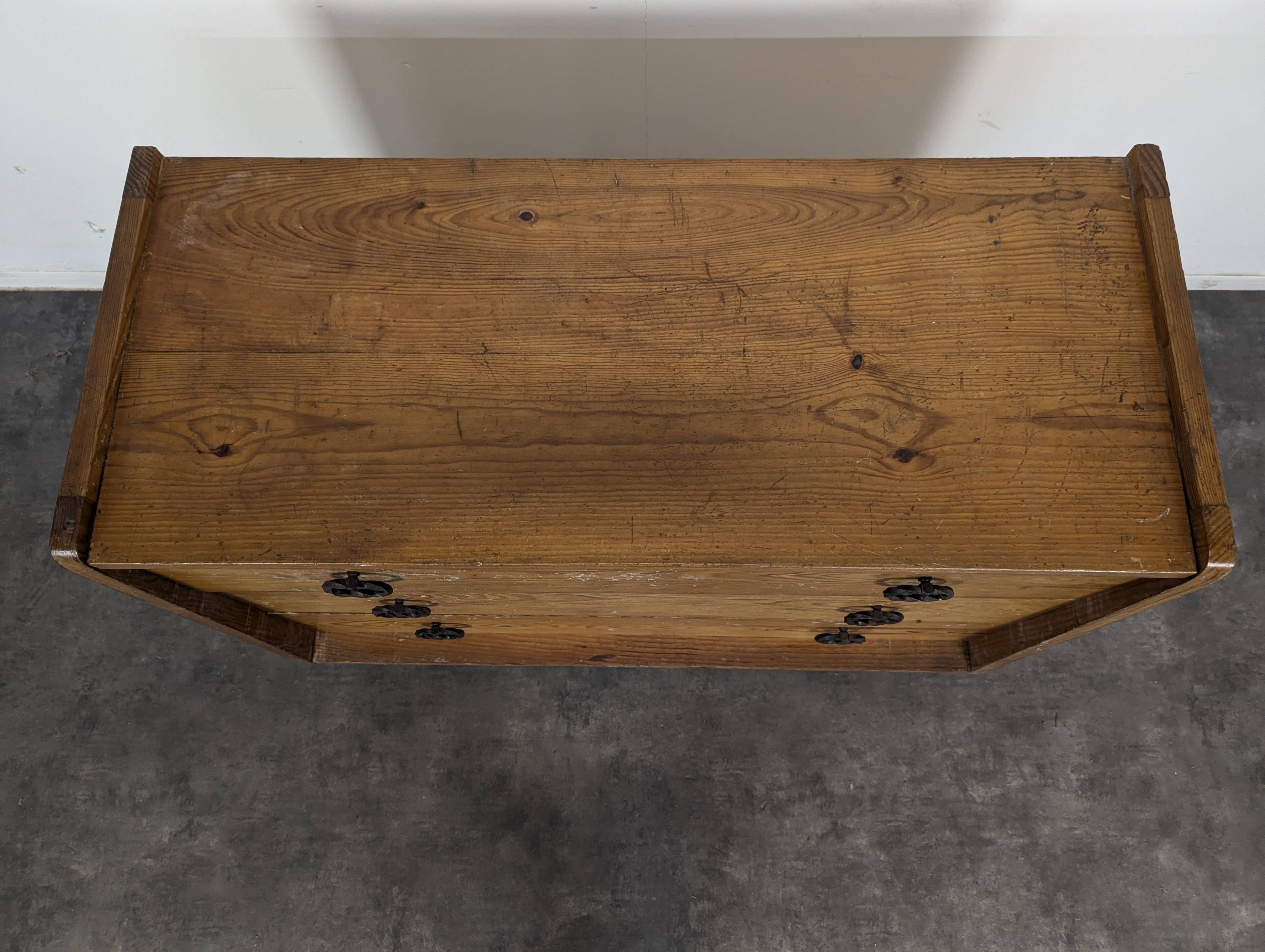 1950s pine chest of drawers with tapered legs.