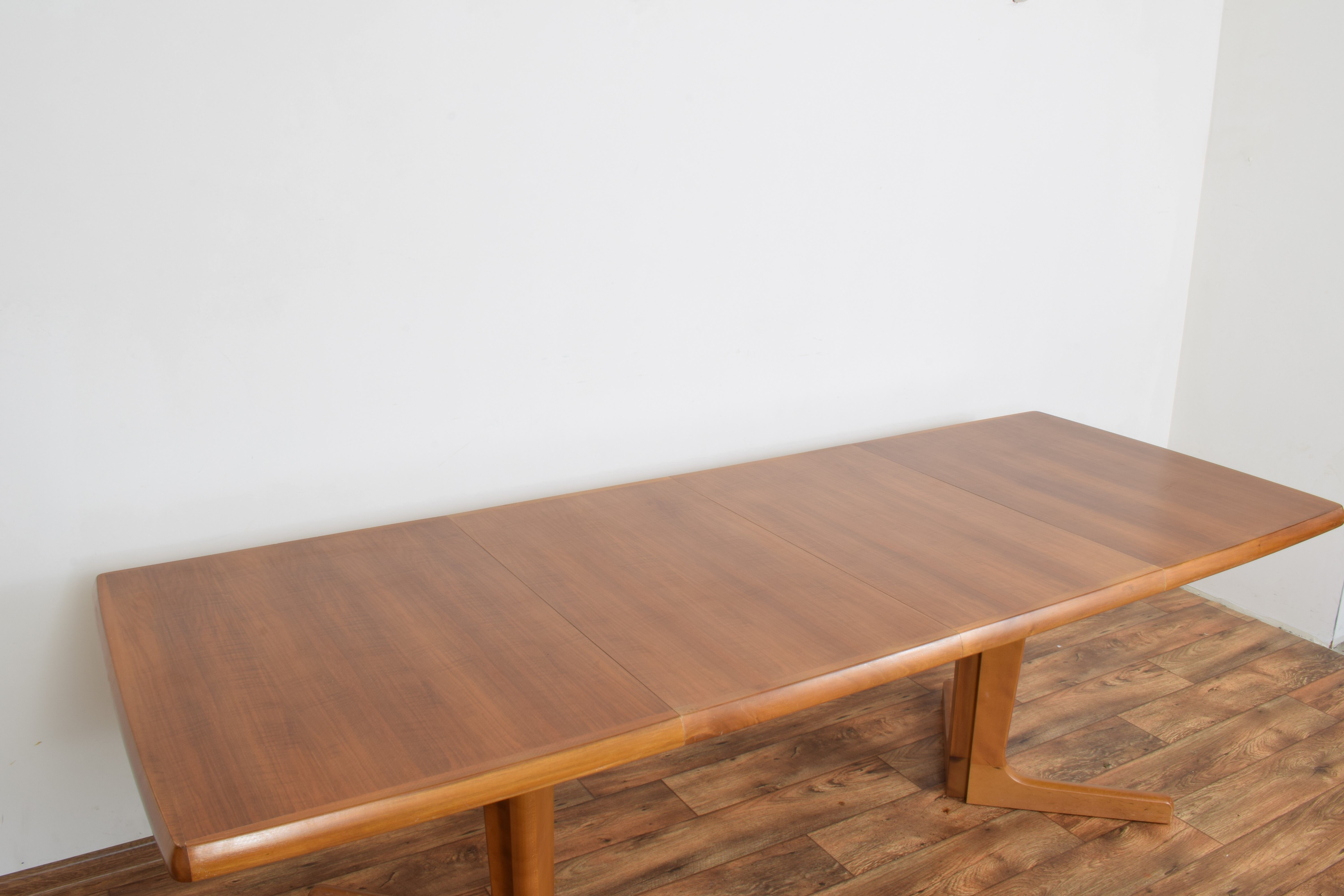 Mid-century danish walnut extendable dining table, 1970