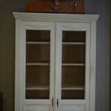 Showcase 2 doors mesh in fir 1930 patinated white