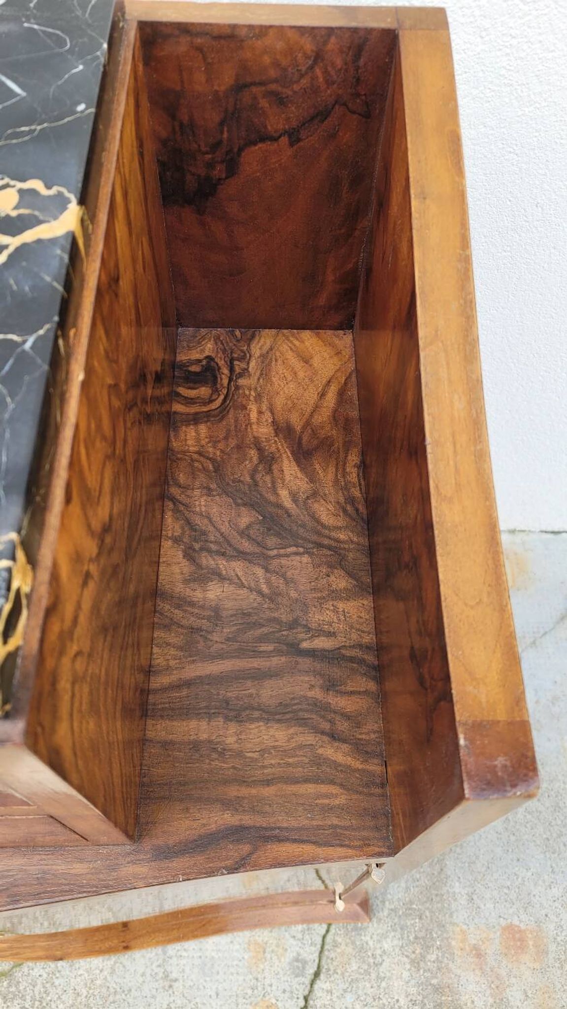 Meuble commode d'époque Art Déco en loupe de noyer -1930s