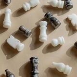 Vintage Marble Chess Set in Grey and Pink Stone – Hand-Carved Pieces, 31x31 cm Board, 1960s Italian Design