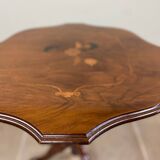 Tripod pedestal table