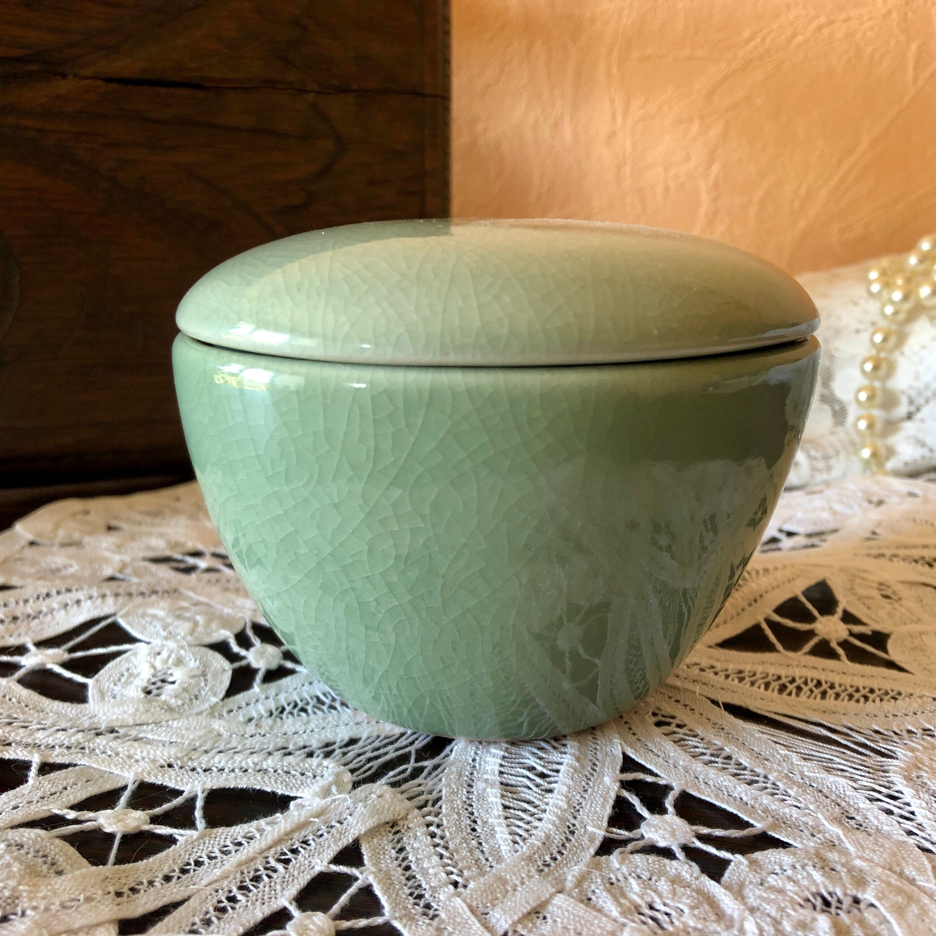 Water-green cracked ceramic box