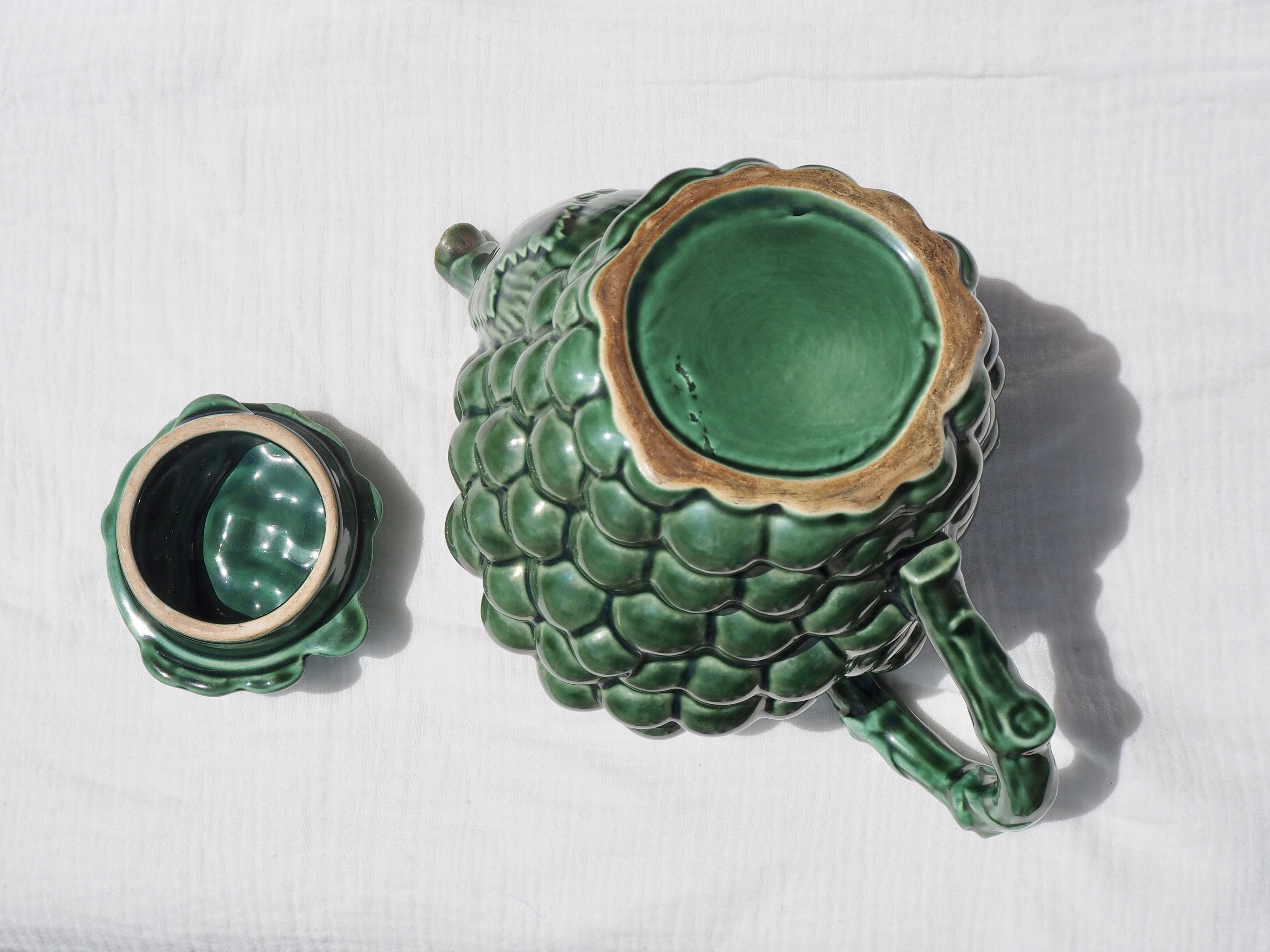 Green slurry teapot, grape pattern
