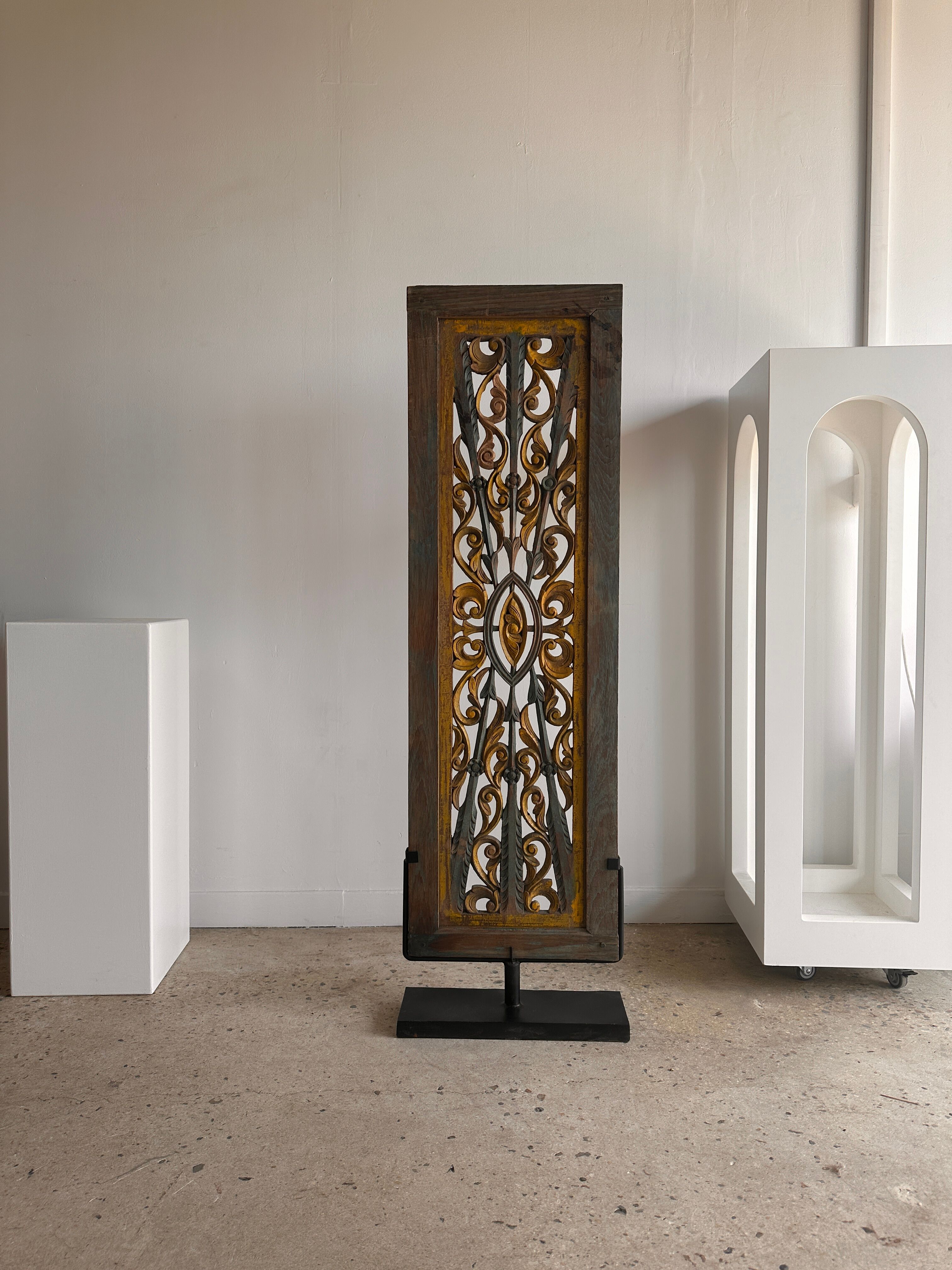 Rectangular Indonesian construction element with blue and yellow plant in carved wood