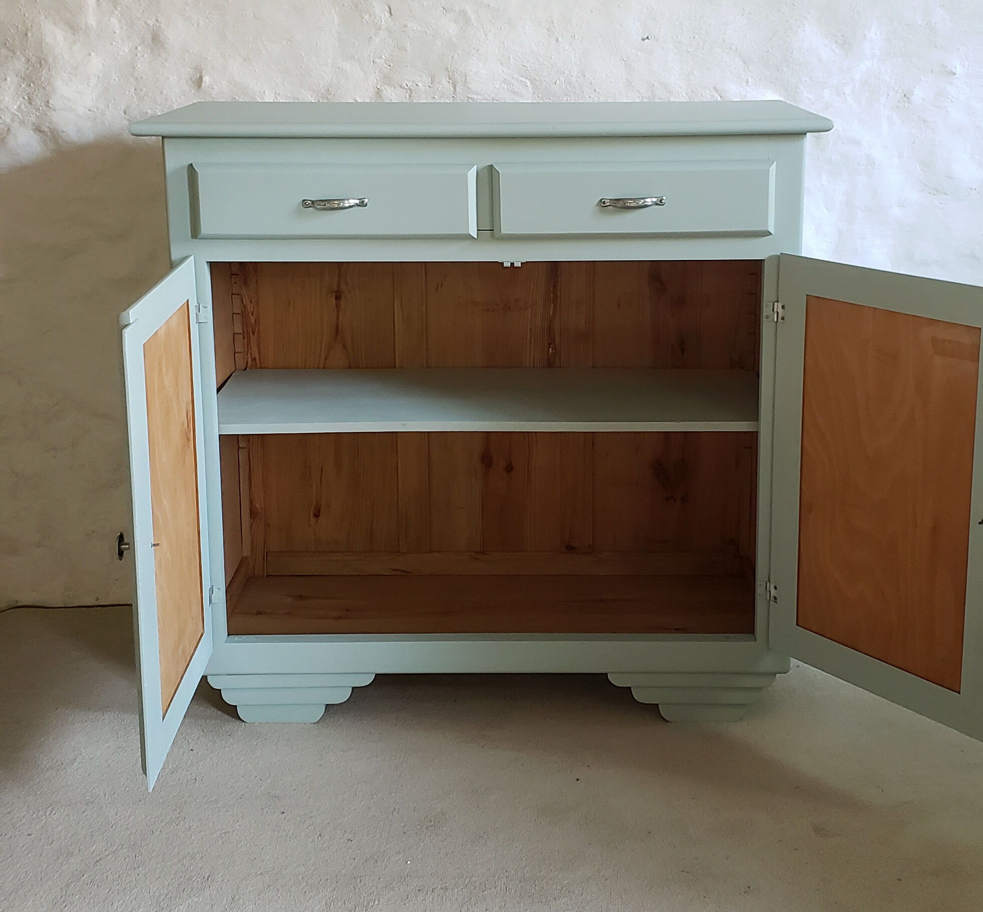 Green art-deco buffet