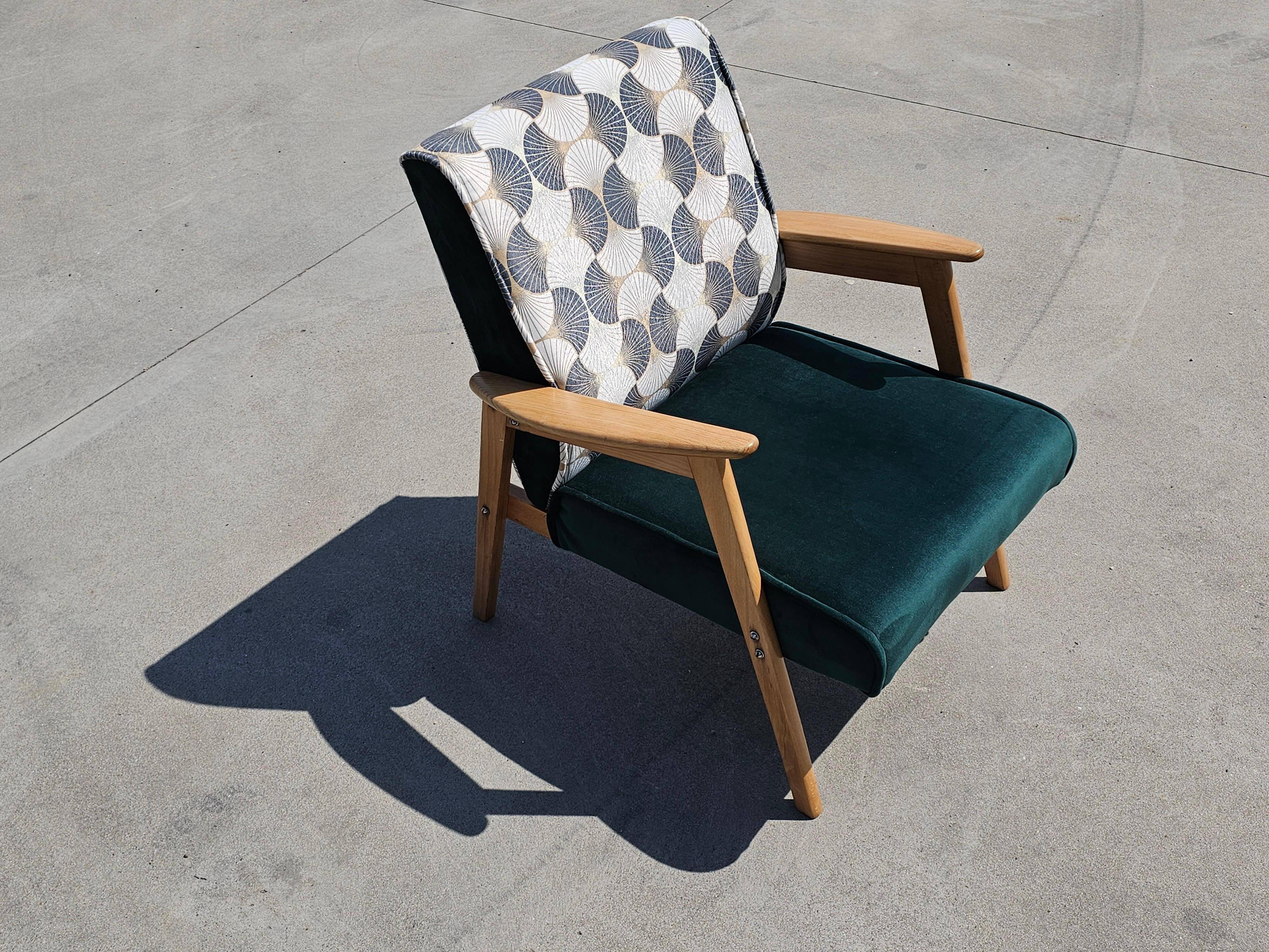 Paire de fauteuils Mid-Century Modern retapissés années 1960