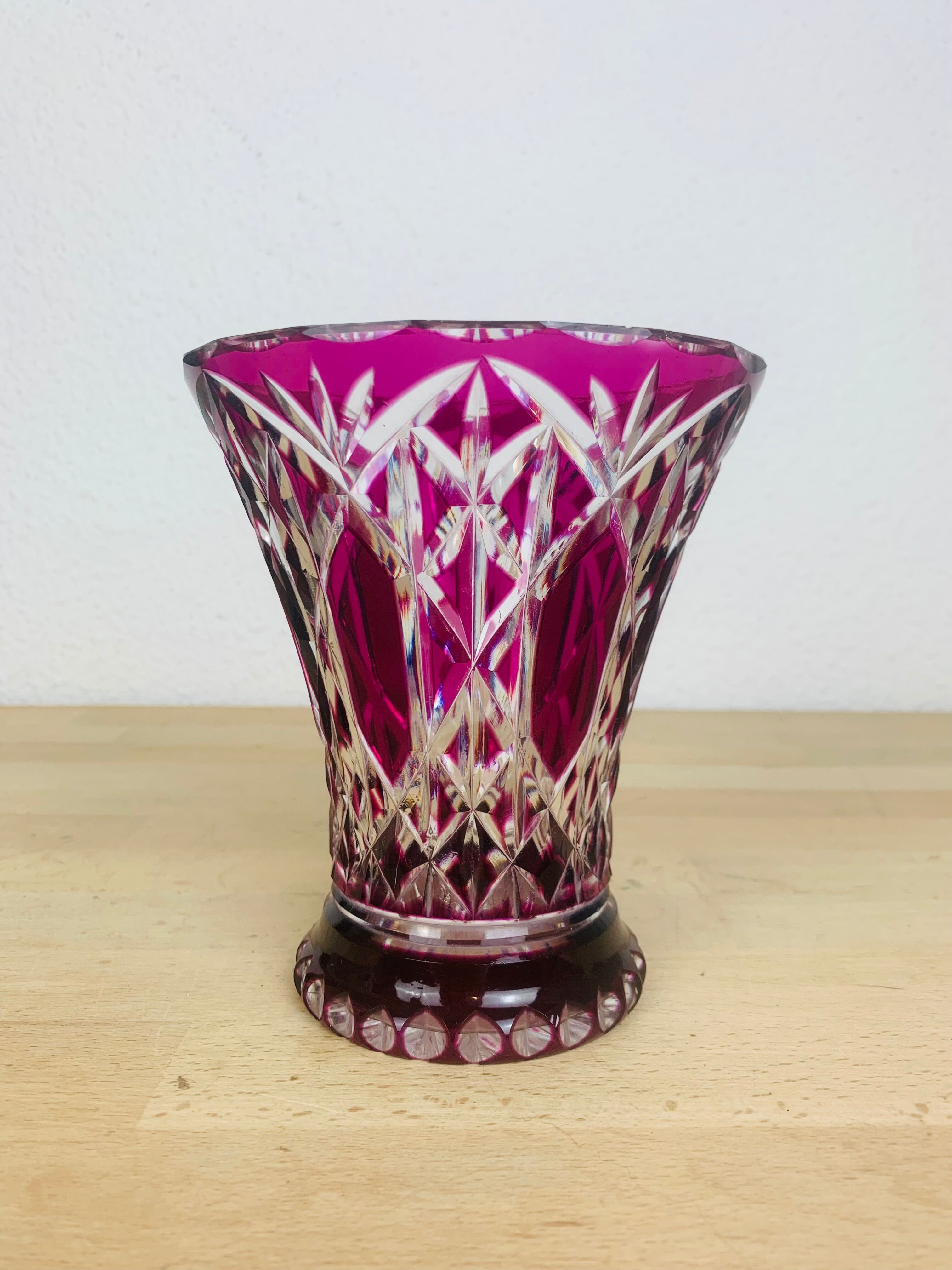 Crystal vase of Saint Louis red