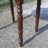 Round table in pine , with flaps