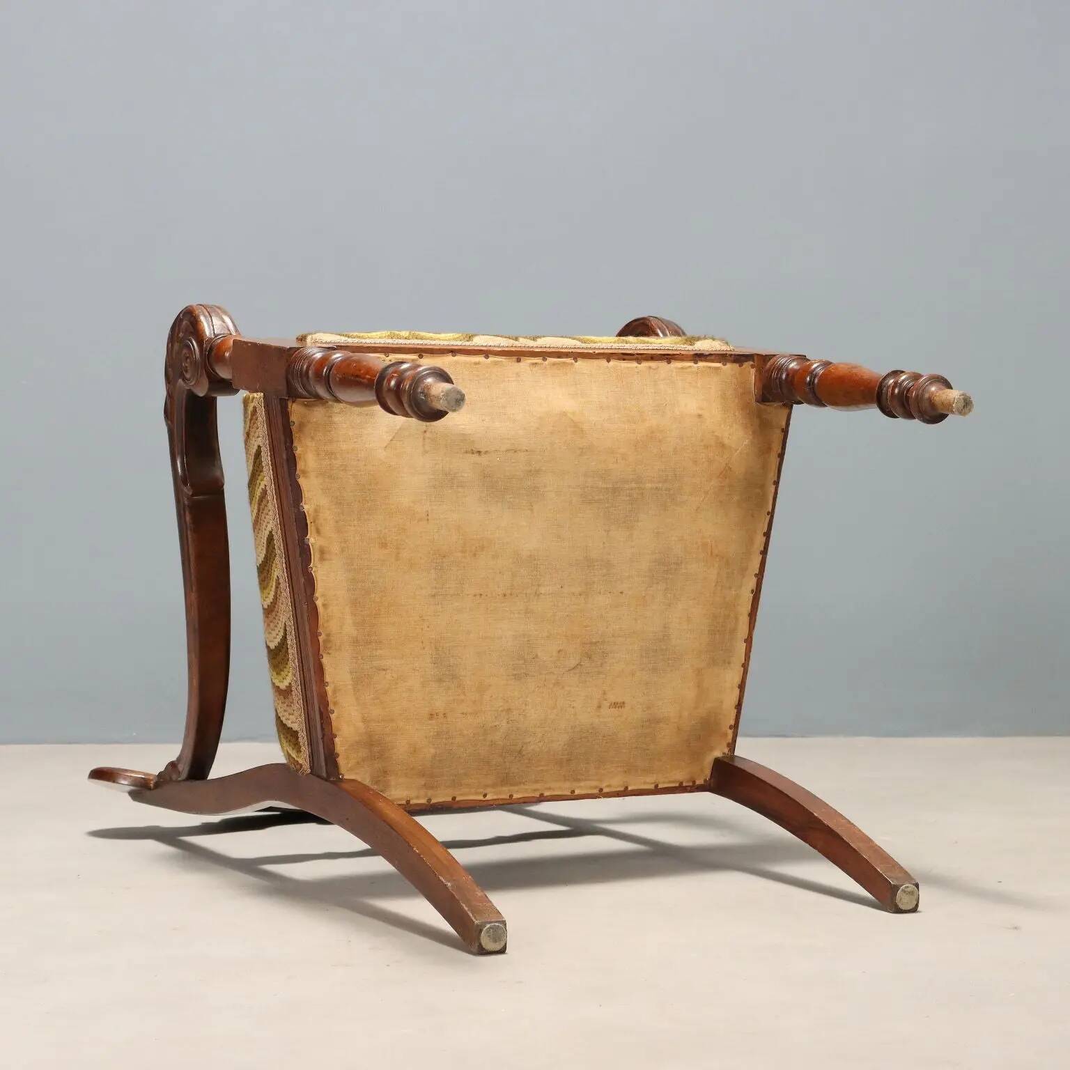 Antique Louis-Philippe armchair in walnut, Italy, 19th century.