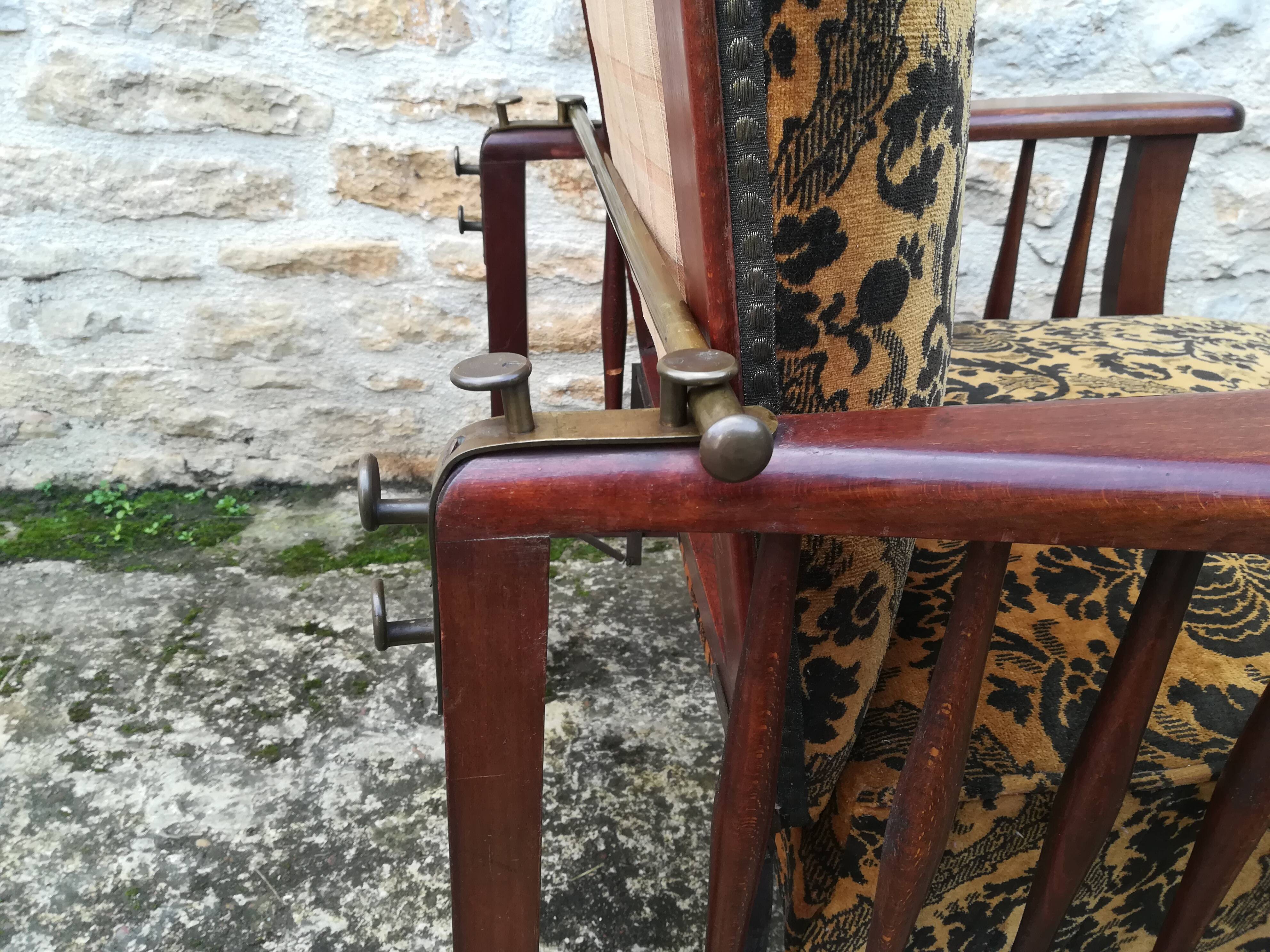 Morris armchair retractable footrest