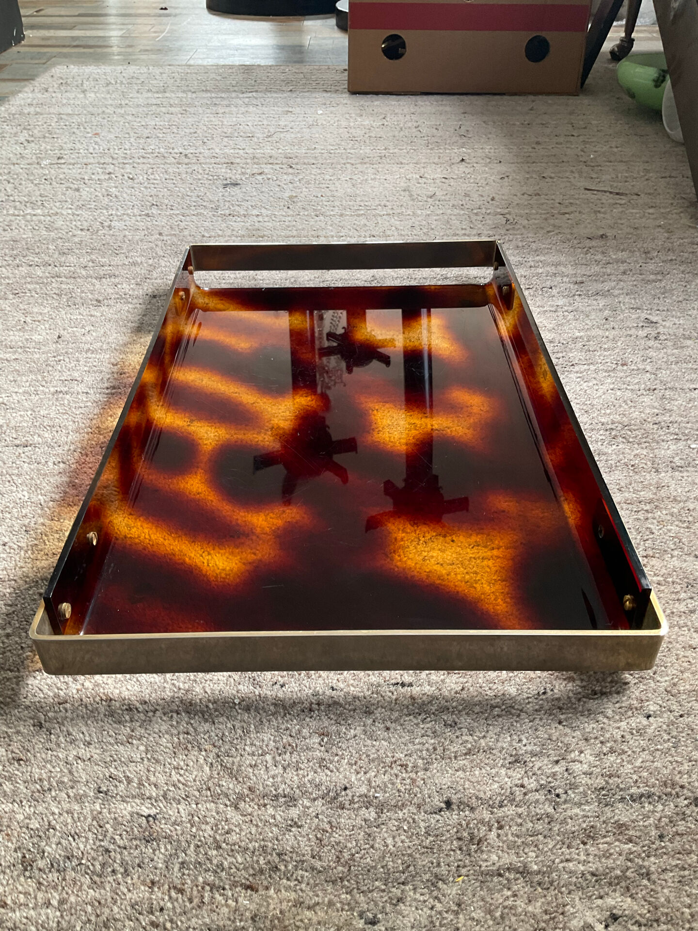 Vintage plateau in tortoiseshell lucite, Maison Mercier style.