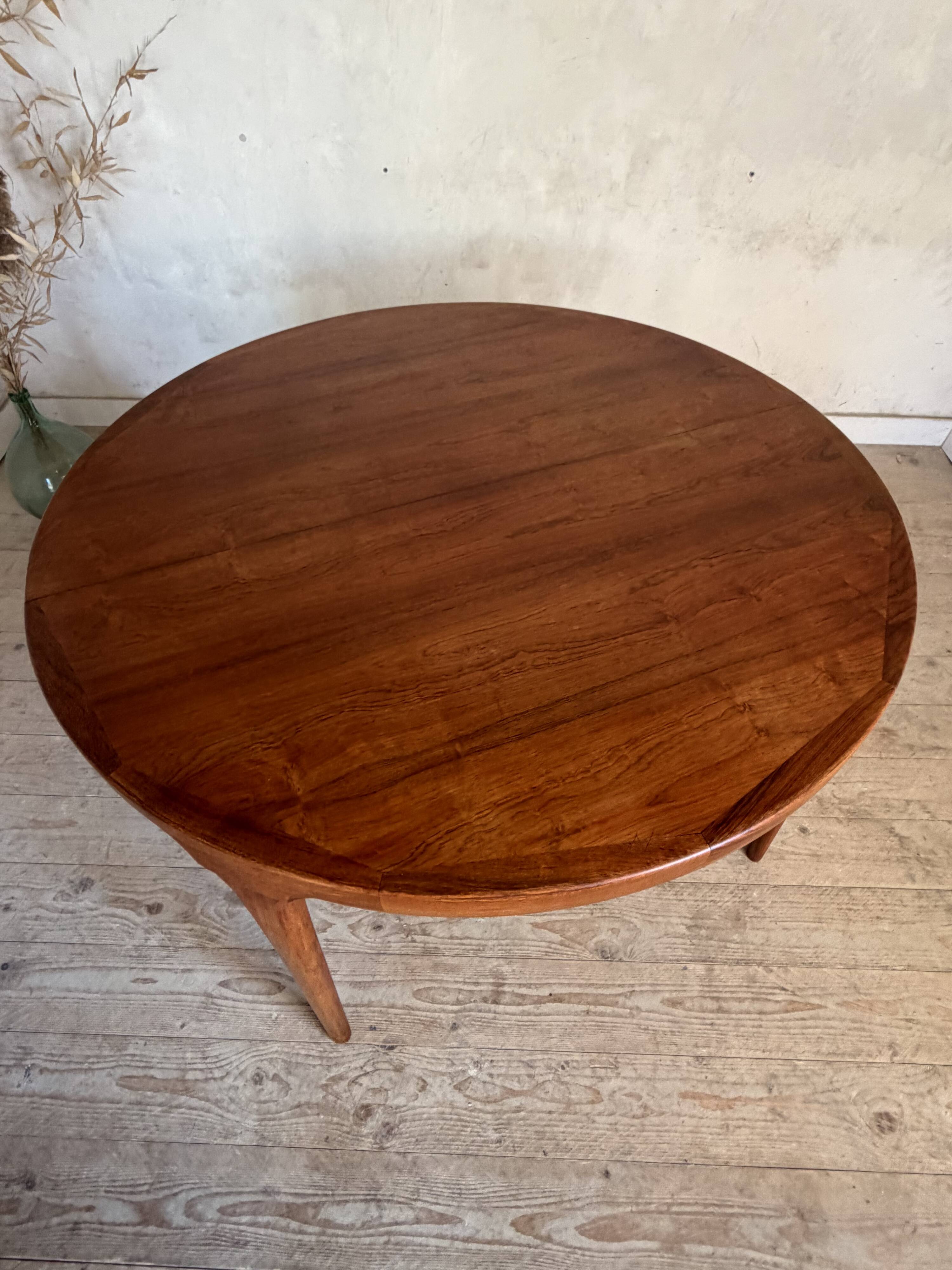 Scandinavian round table in rosewood by Ib Kofod Larsen