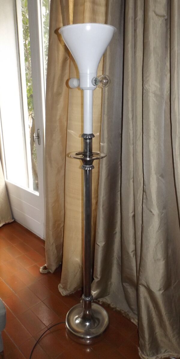 Lampadaire Art Déco Néoclassique En Métal Argenté
