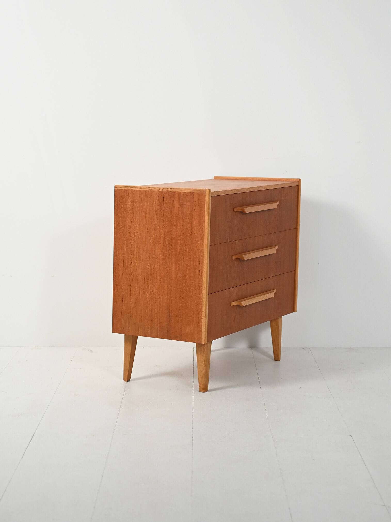 Scandinavian chest of drawers ’50s–’60s in teak and oak
