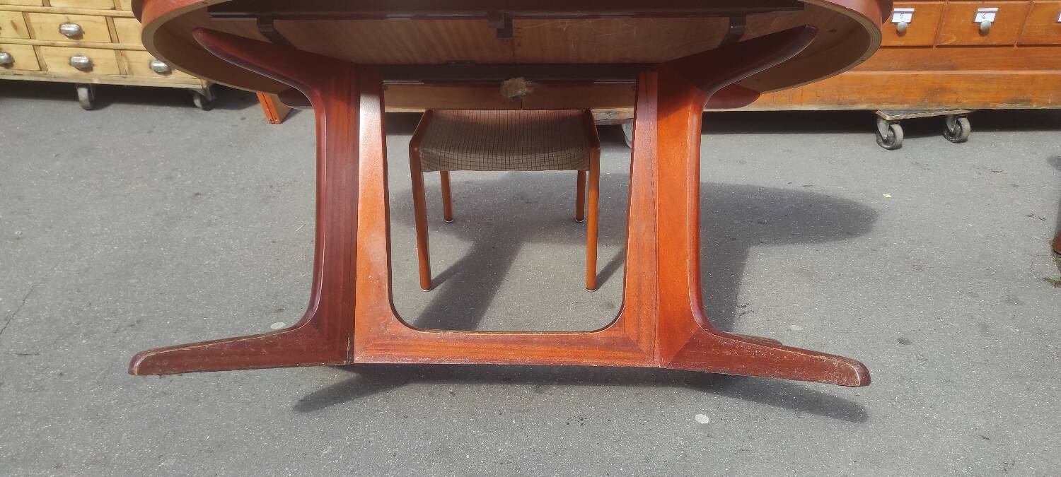 Baumann vintage Scandinavian style oval table with extension