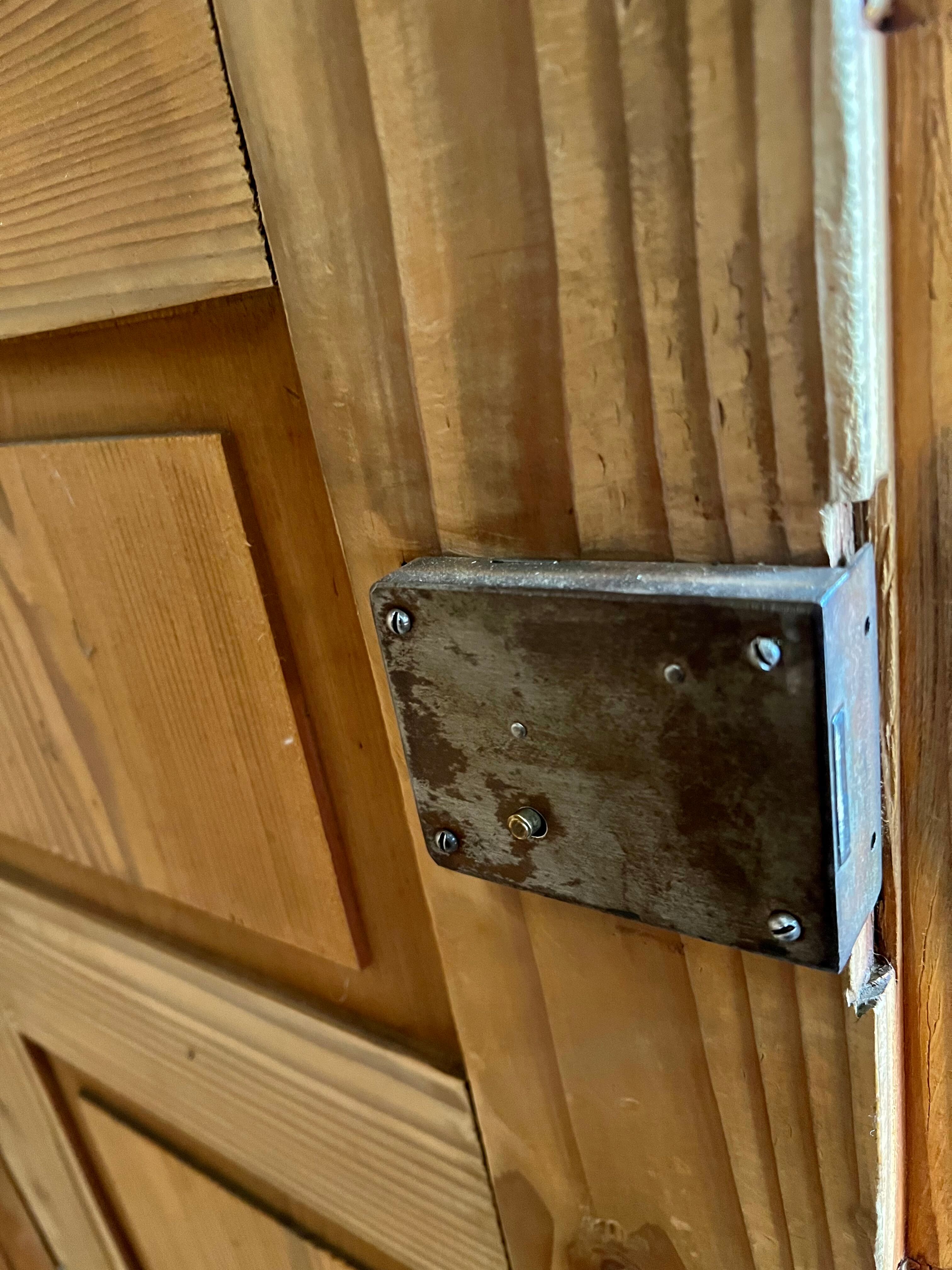 12-panel fir wood wardrobe