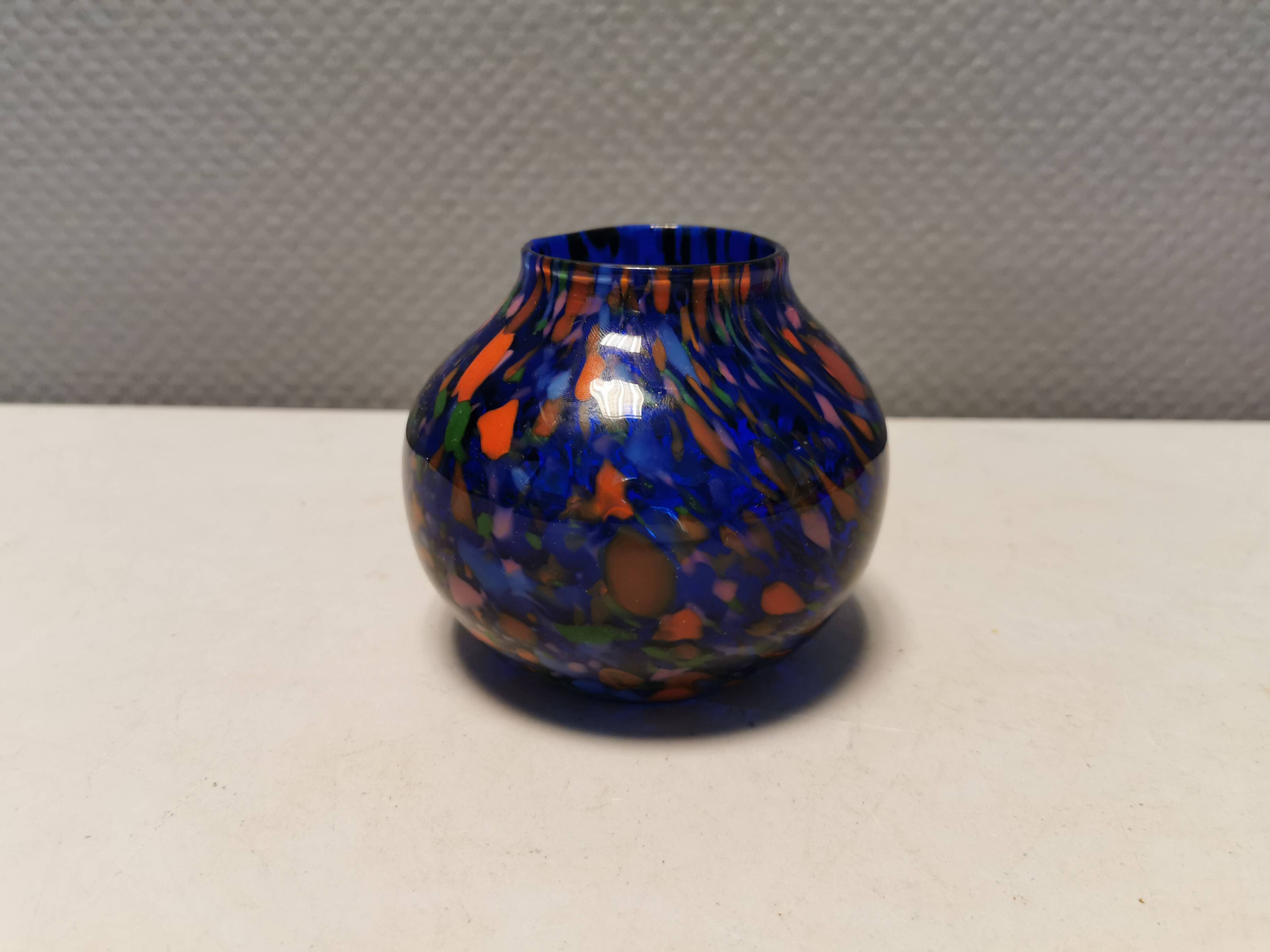 Beautiful mouth-blown ‘Plutta’ glass vase