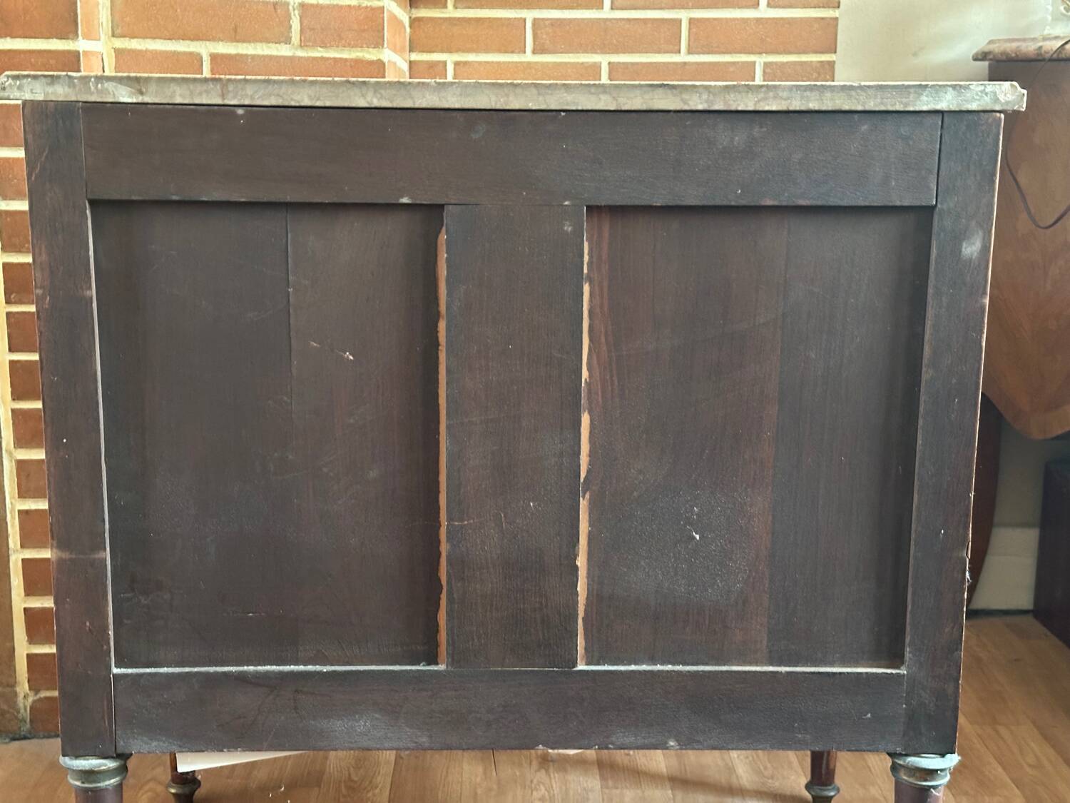 Louis XVI style chest of drawers, spinning top legs - transition style marquetry