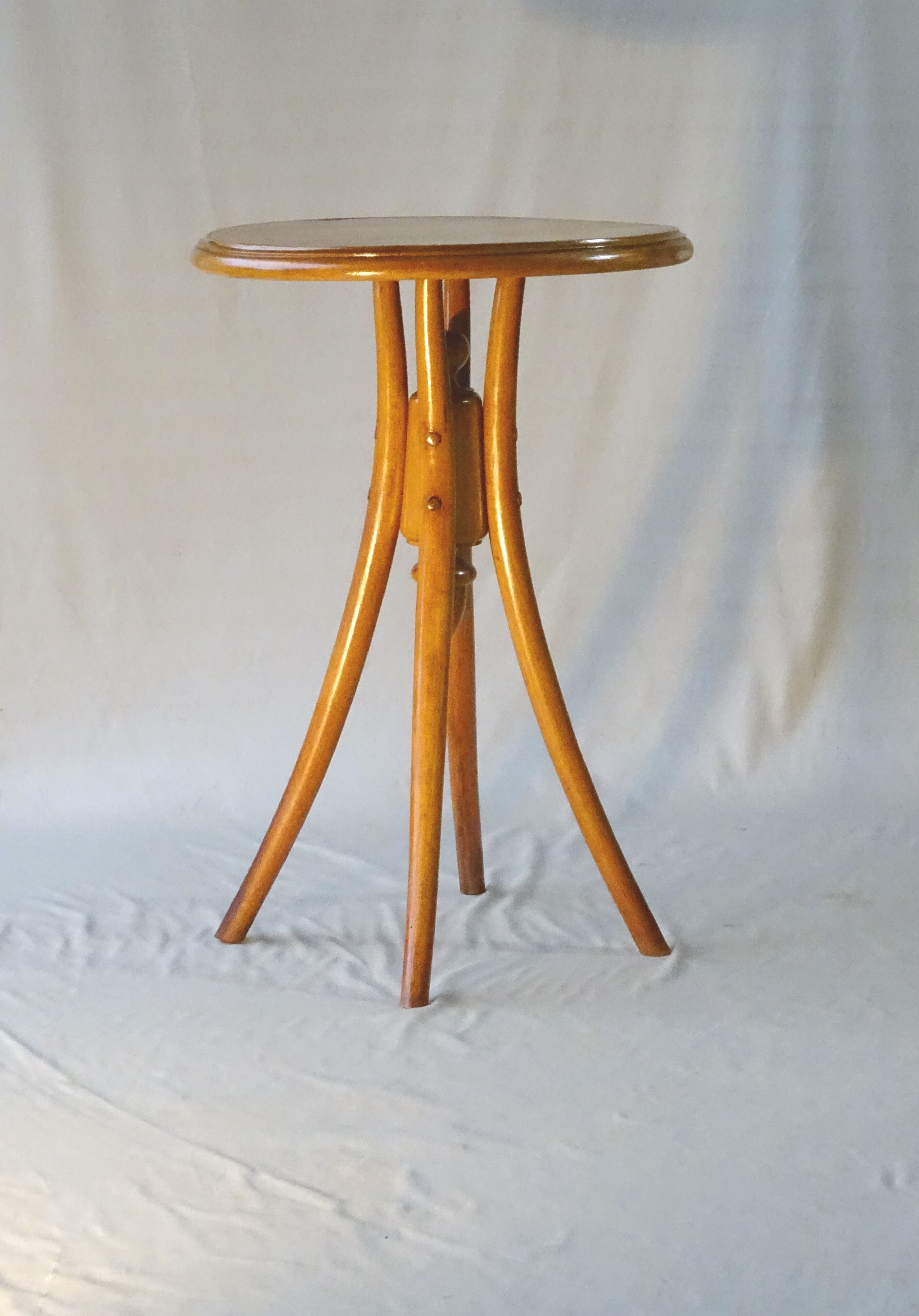 Table d'appoint ou d'entrée par Fischel bistrot 1900