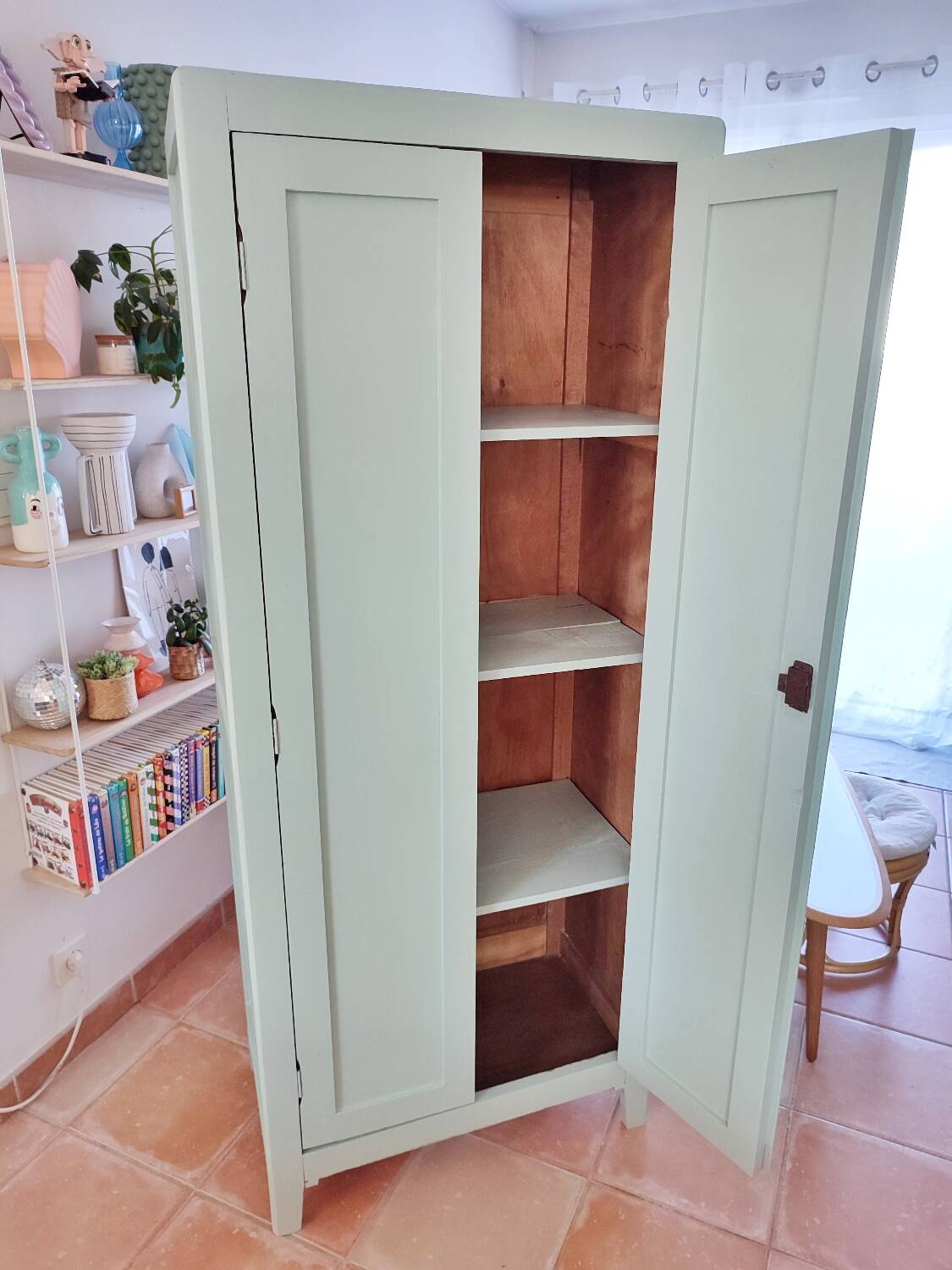 Armoire parisienne vintage, placard de rangement
