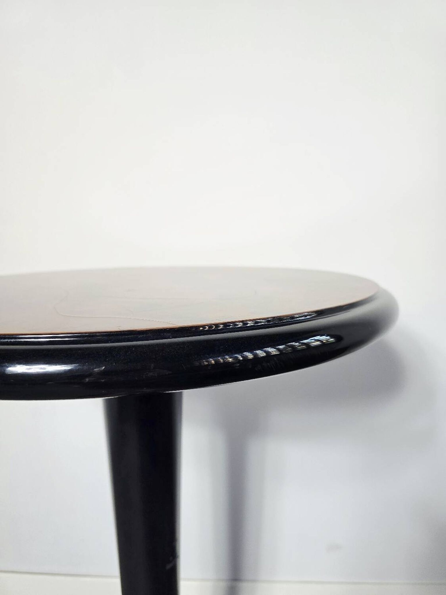 Side table in walnut and ebony wood in Art Deco style