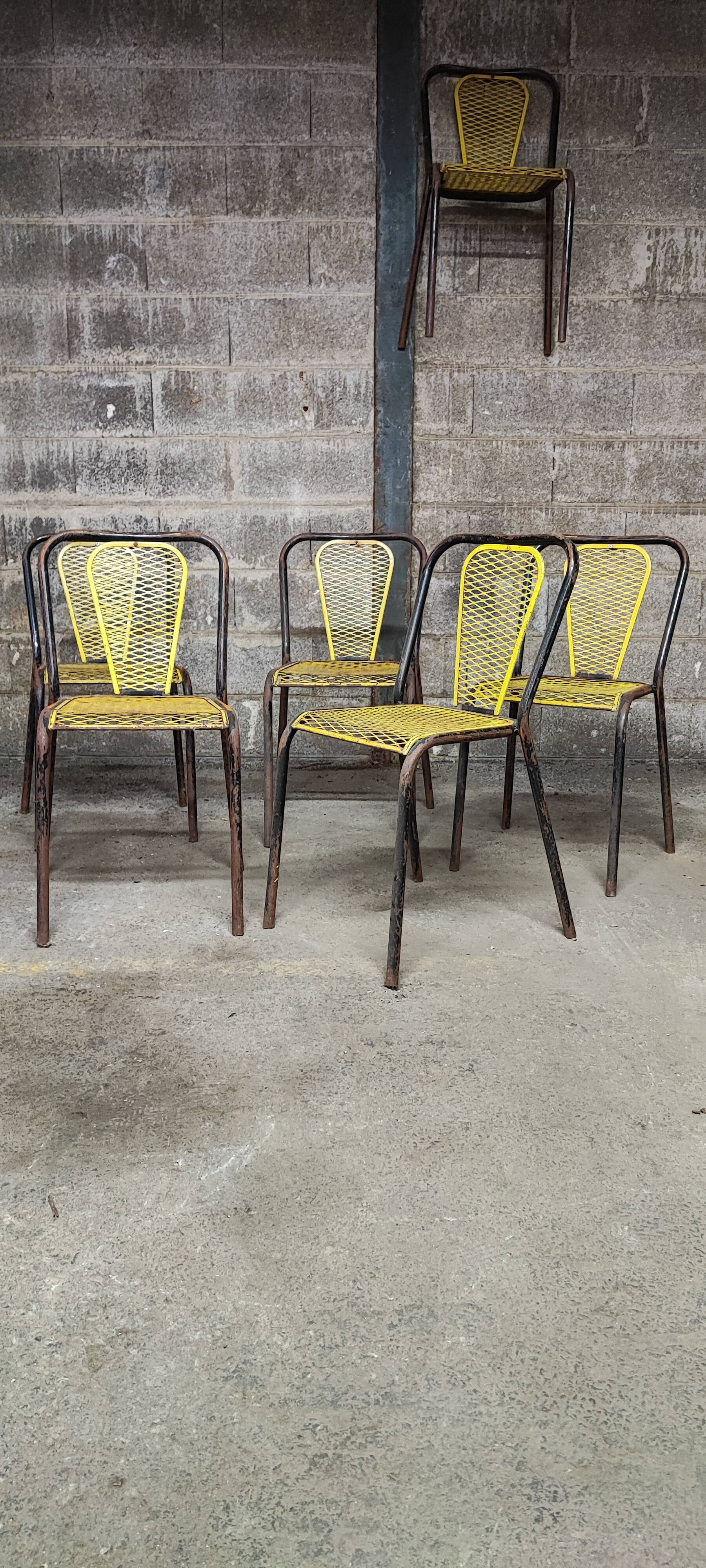 Six chaises en métal perforé seducta René Malaval