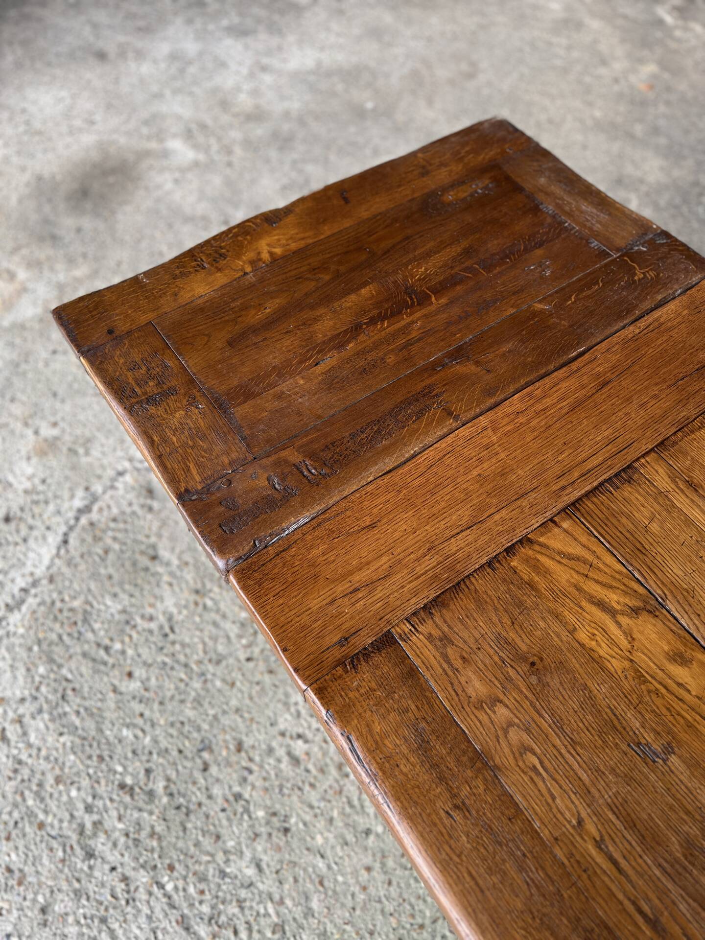 Grande table de ferme - 2 bancs - 2 rallonges 