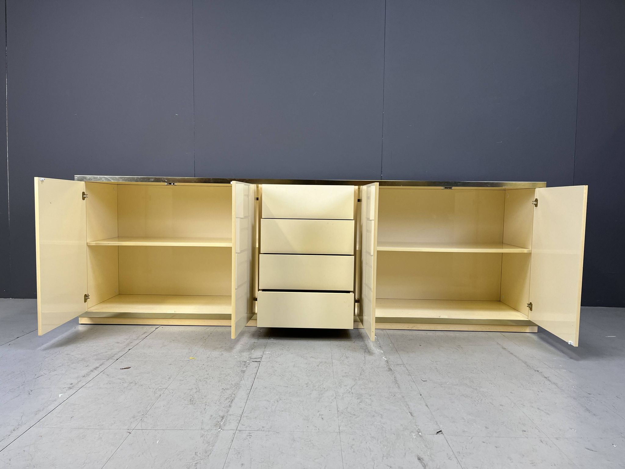 Beige lacquered credenza, 1970s