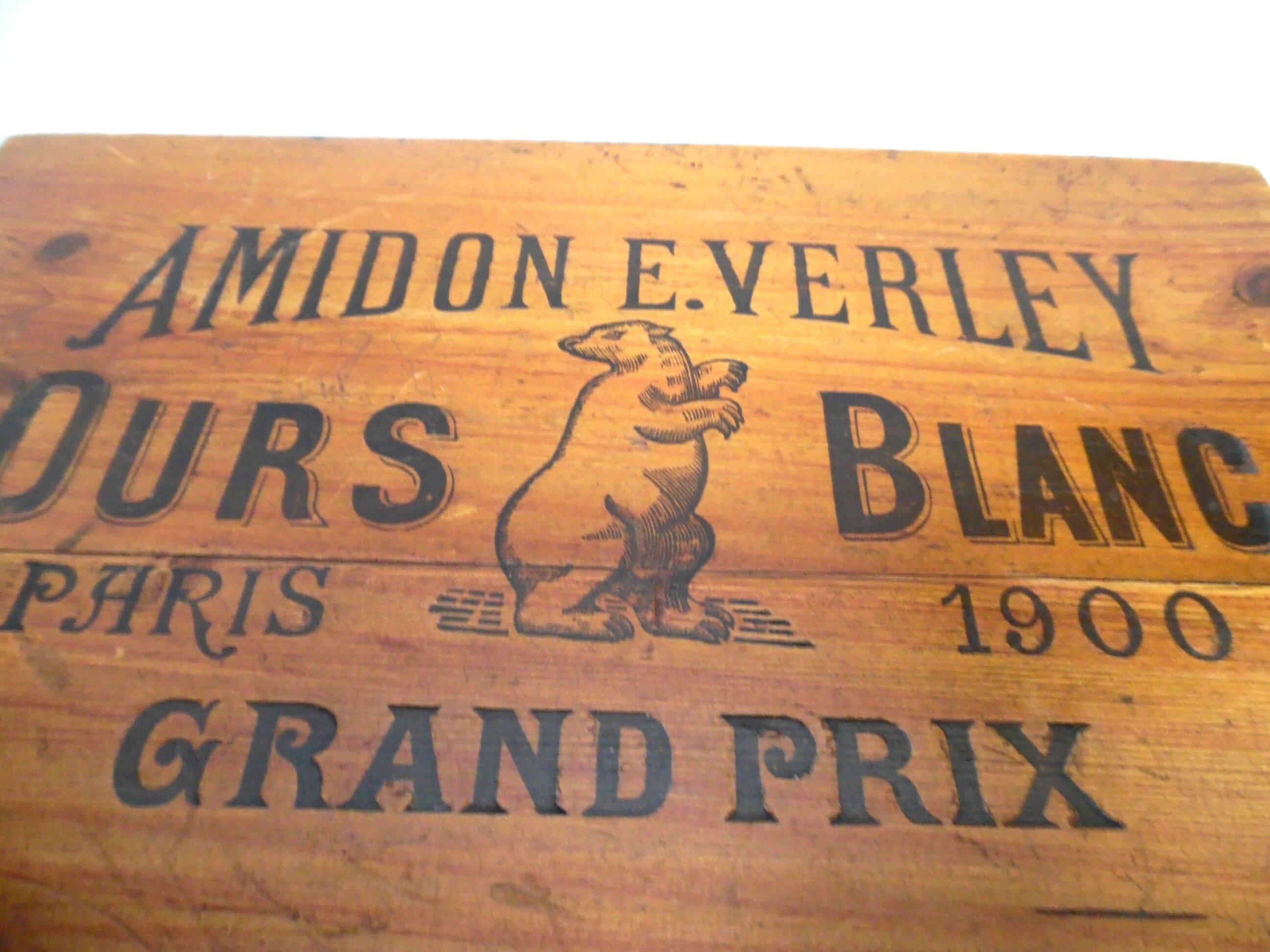 Wooden box advertising white bear starch