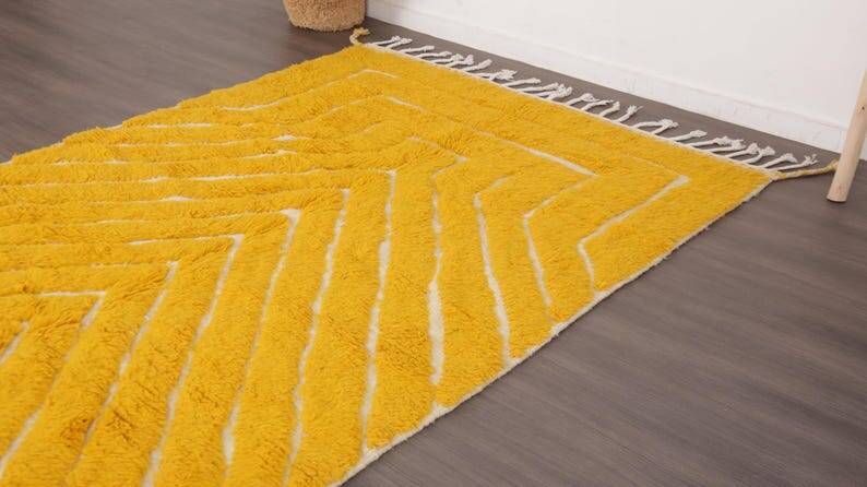 Ecru Moroccan rug with geometric patterns 250cm x 150cm