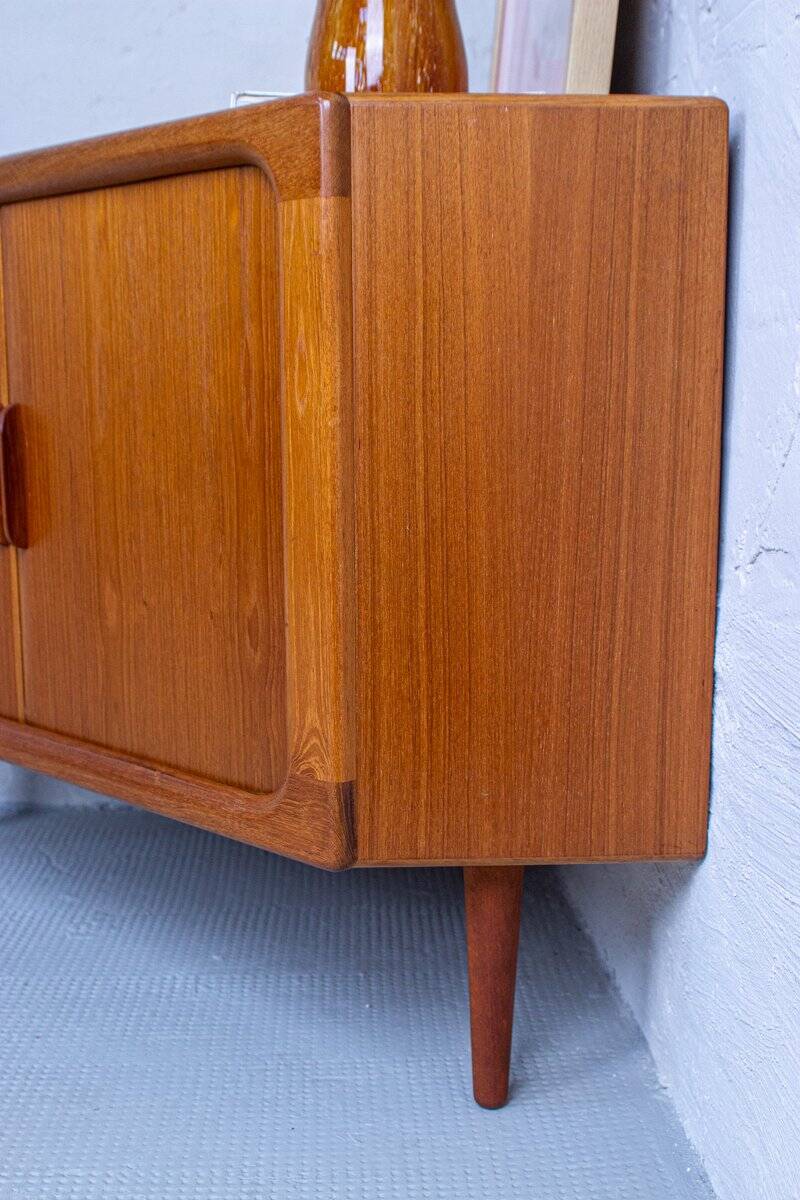 Commode d'Angle Mid-Century en Teck de Dyrlund, Danemark, 1960s