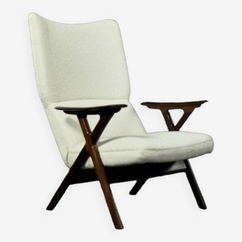 Fauteuil en teck et tissu bouclé blanc, Norvège, 1960s