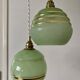 Suspension triple globes vintage art déco en verre vert et doré