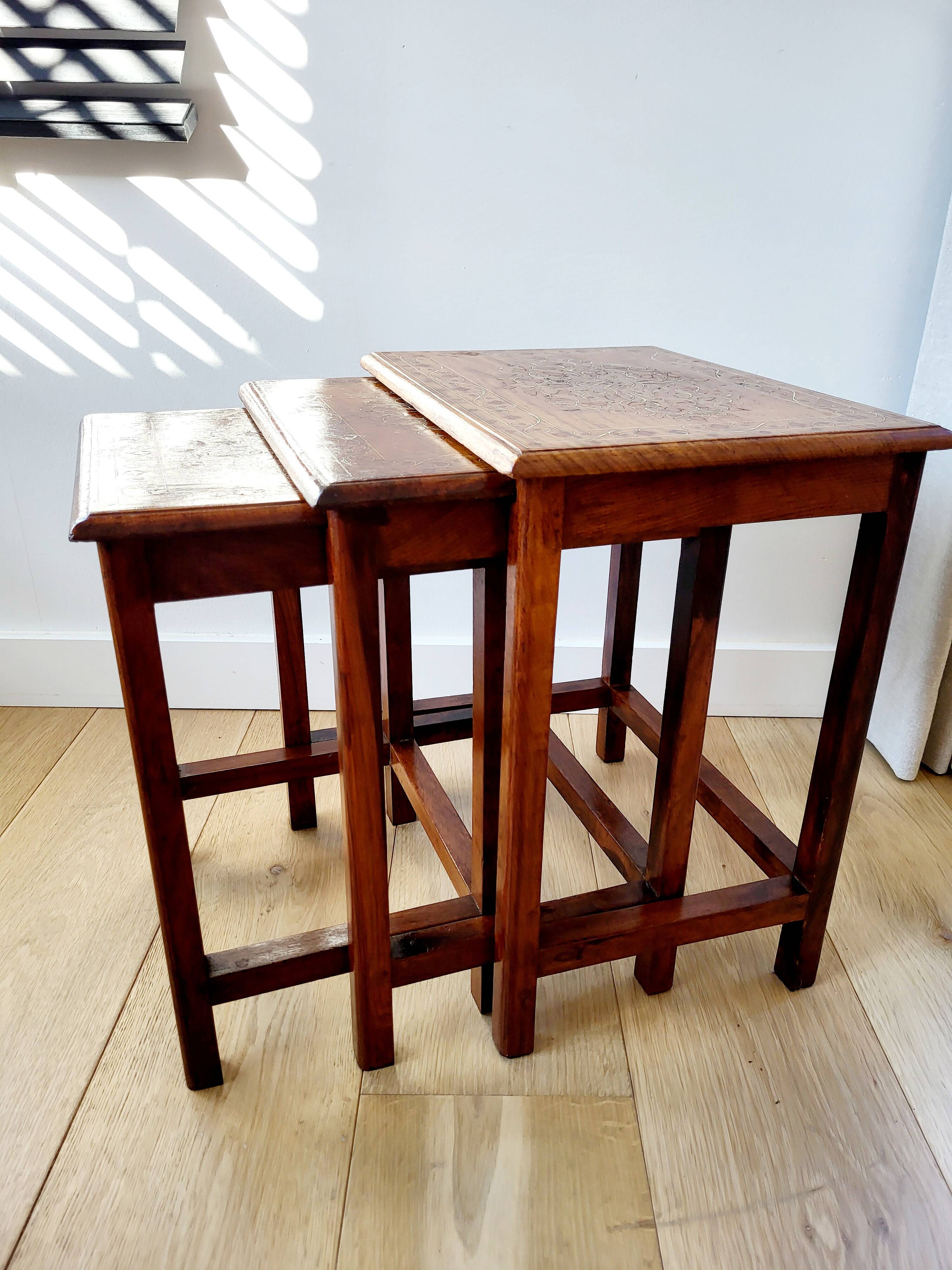 Ensemble de tables d'appoint ou tables gigognes vintage, 3 pièces, motif bois incrusté