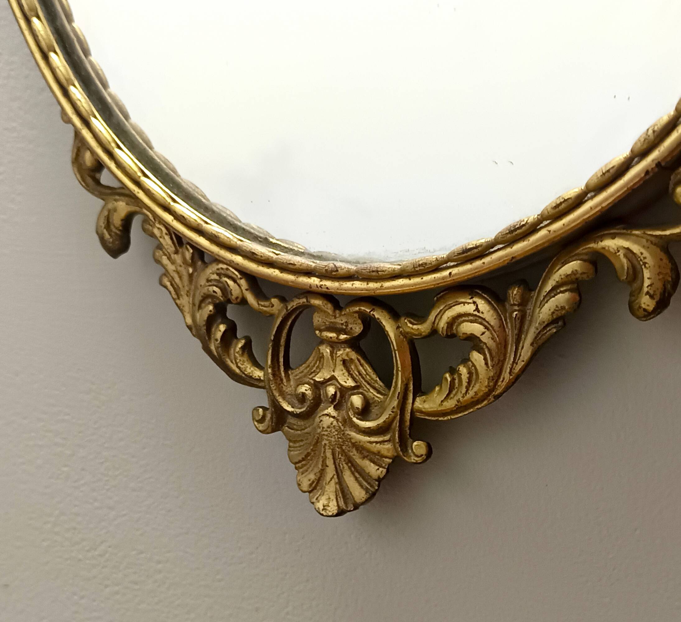 Oval wall mirror with Brass Frame and Ribbon, Italy