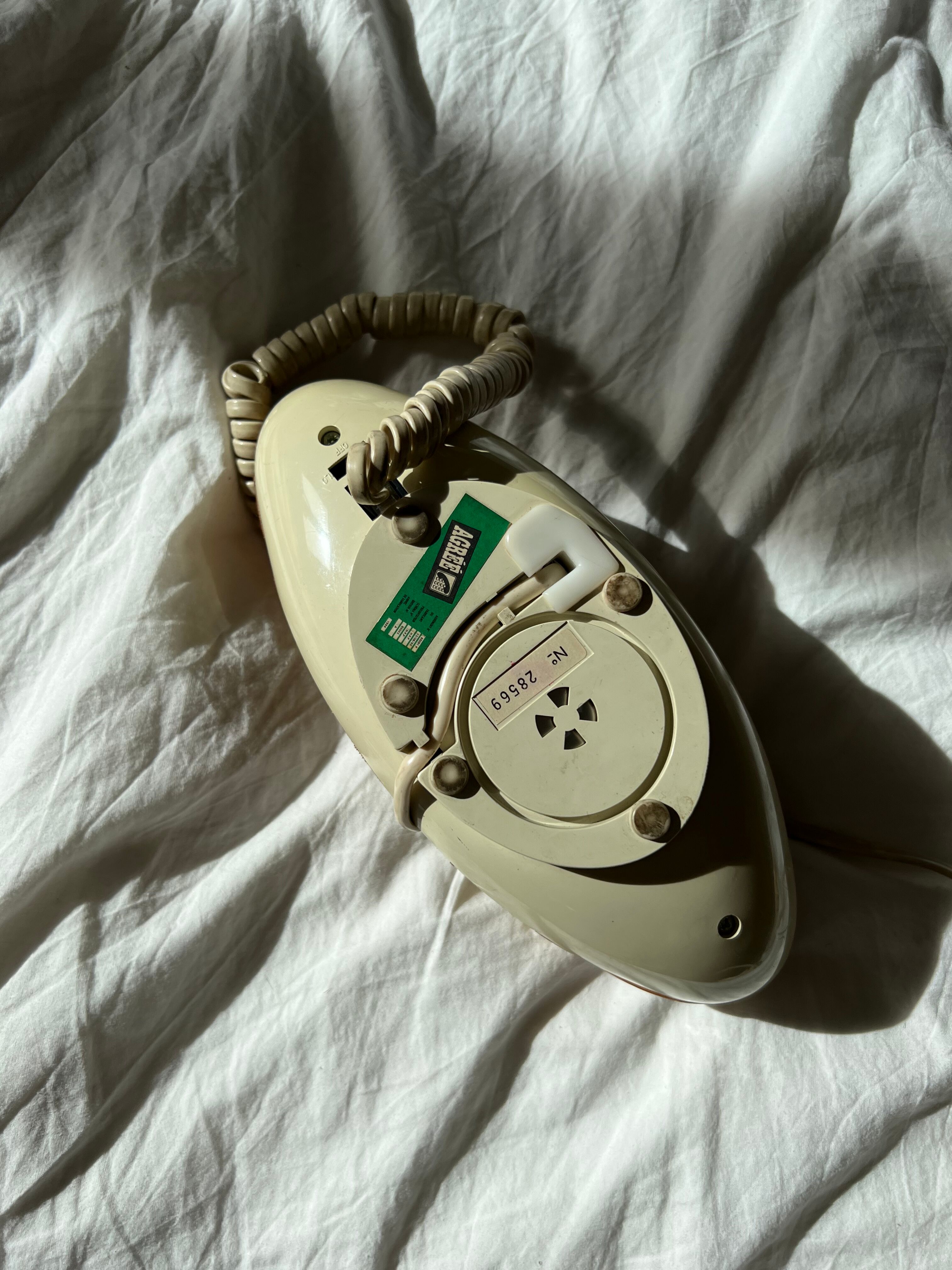 Lady phone in tawny leather