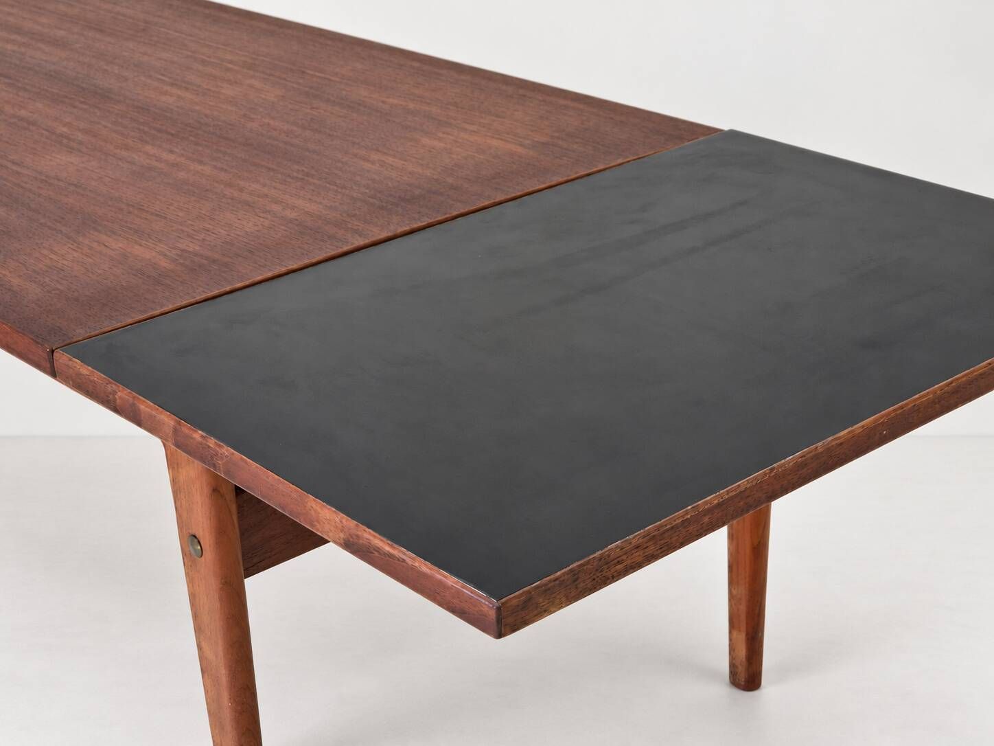 Table basse extensible en teck danois modèle PJ 56B par Grete Jalk, années 1960.