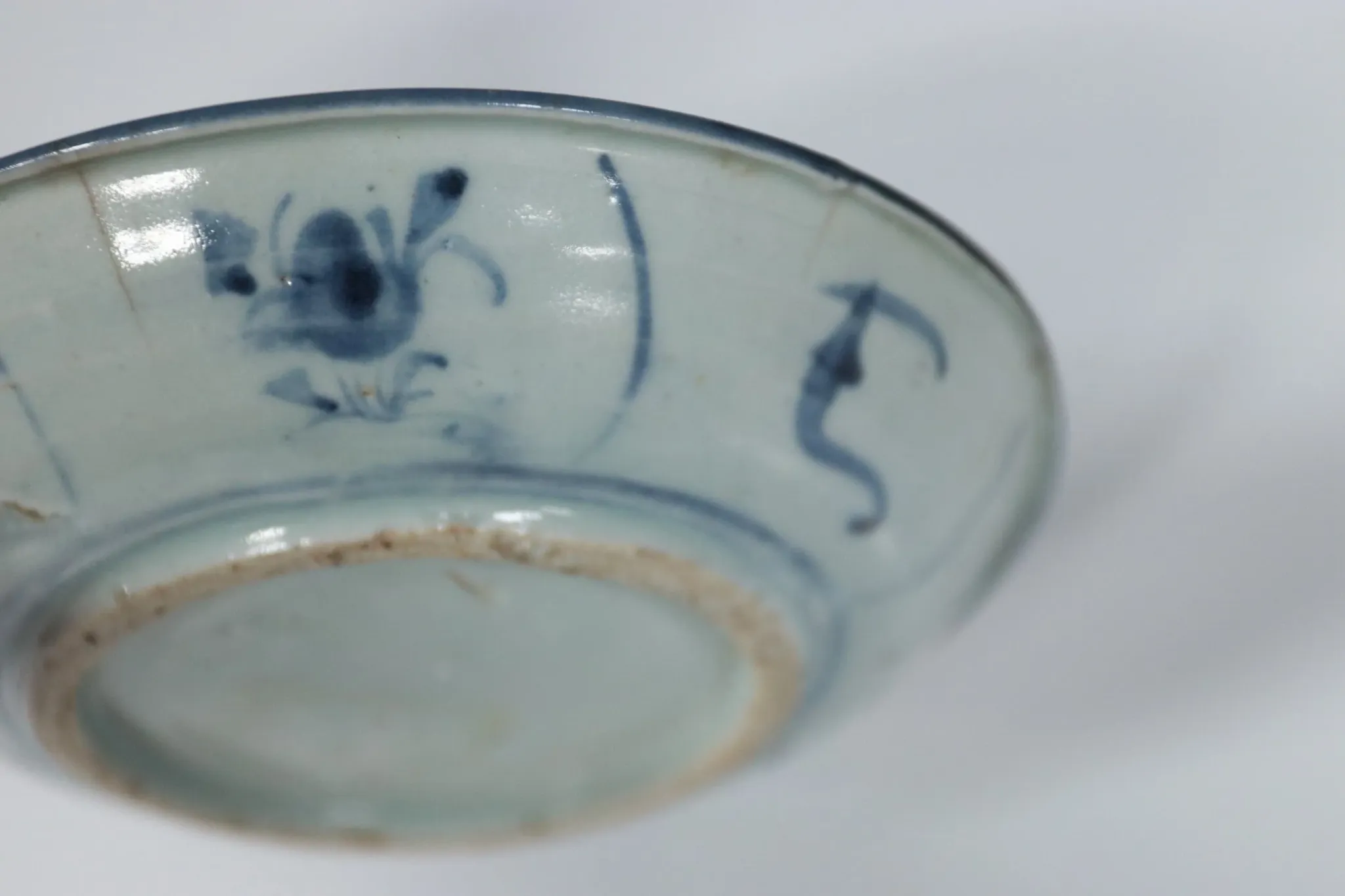 Chinese blue and white dish with spiral lotus decoration – Fujian, c.1800