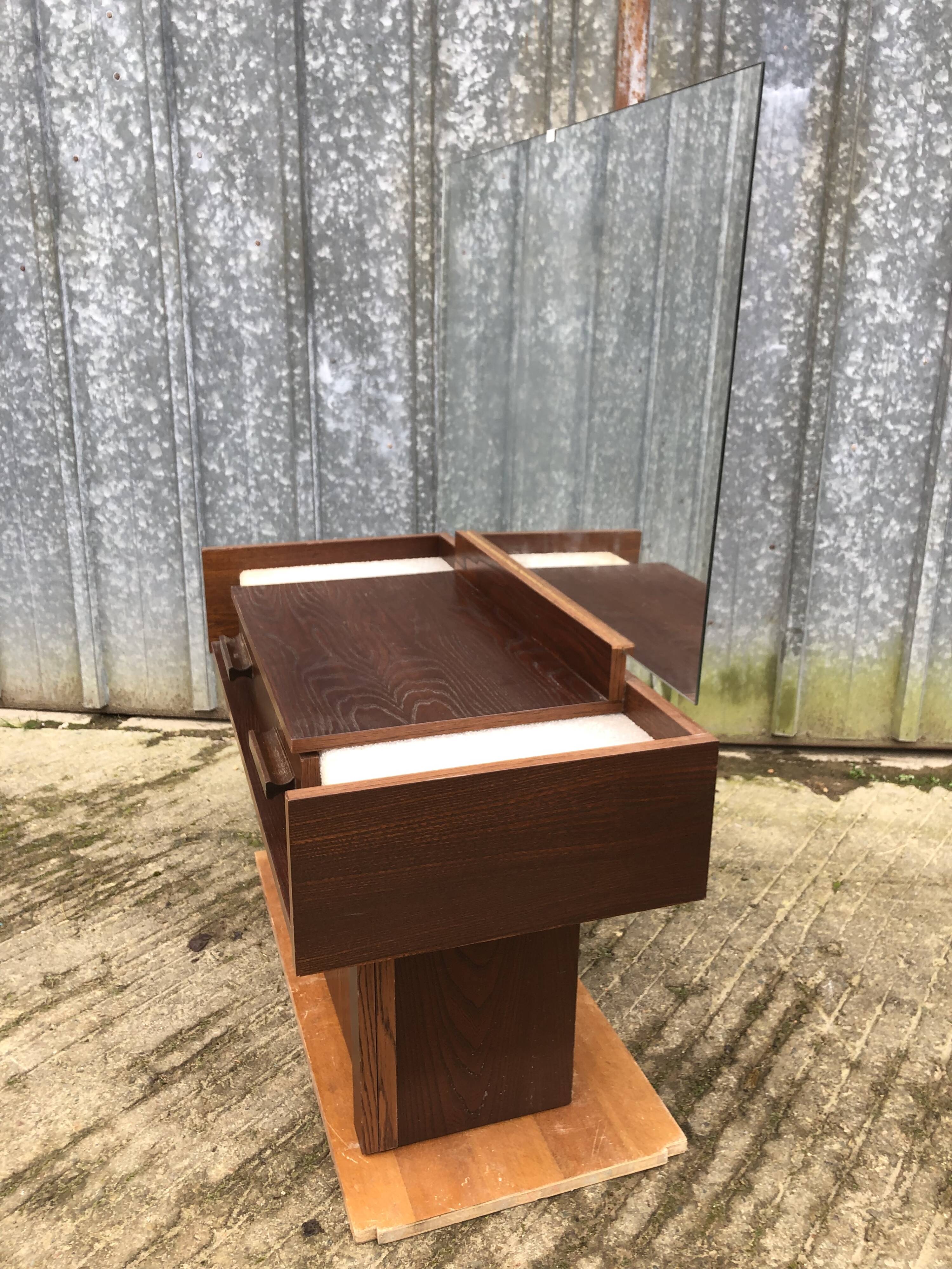 Vintage elm veneer dressing table with 1 drawer and 2 resin lamps.