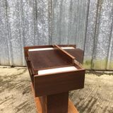 Vintage elm veneer dressing table with 1 drawer and 2 resin lamps.