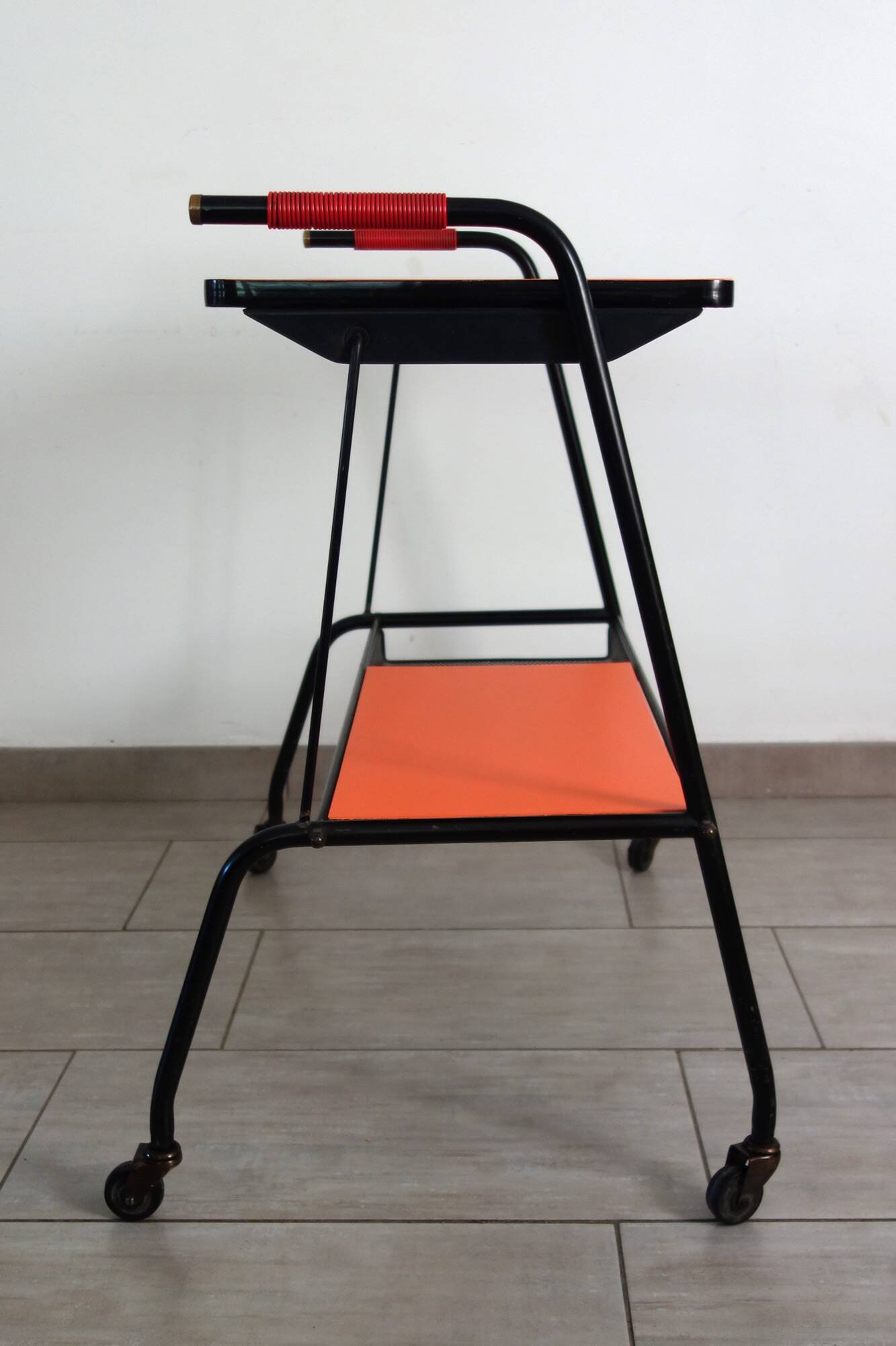 Desserte vintage orange métal perforé