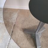 Table bistrot estampillée Louis Vuitton