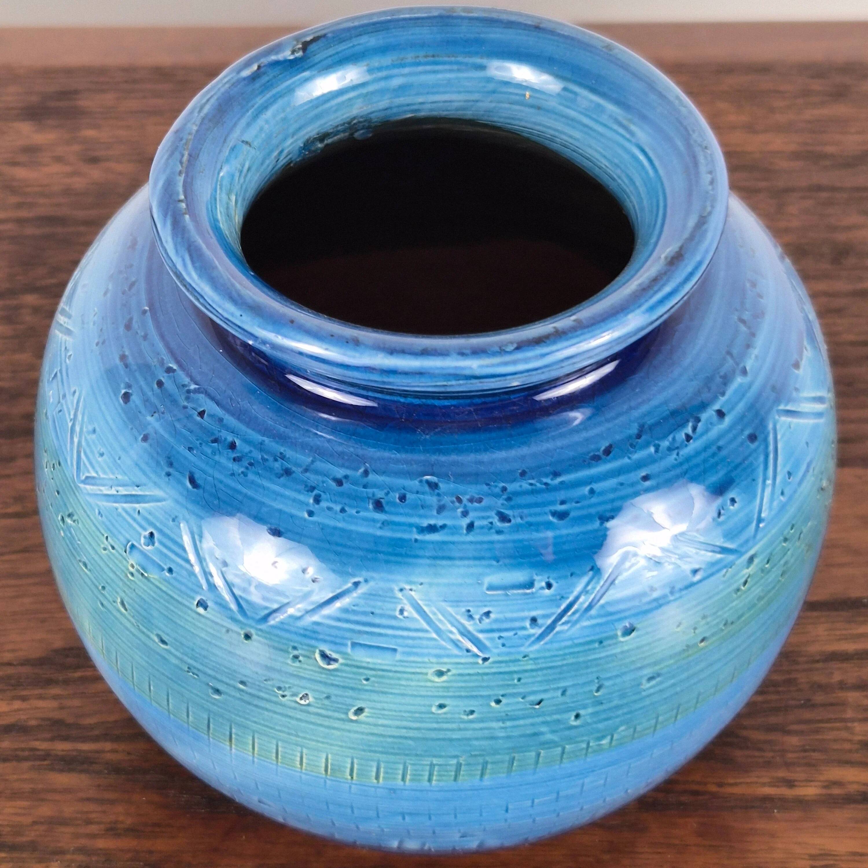 Glazed terracotta vase Rimini Blue by Aldo Londi for Bitossi, Italy, 1960.