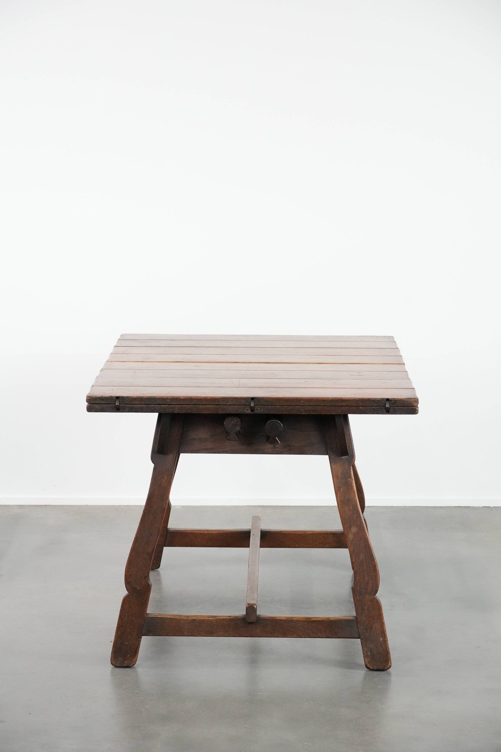 Antique Swiss extendable dining table made of oak from the mid-19th century