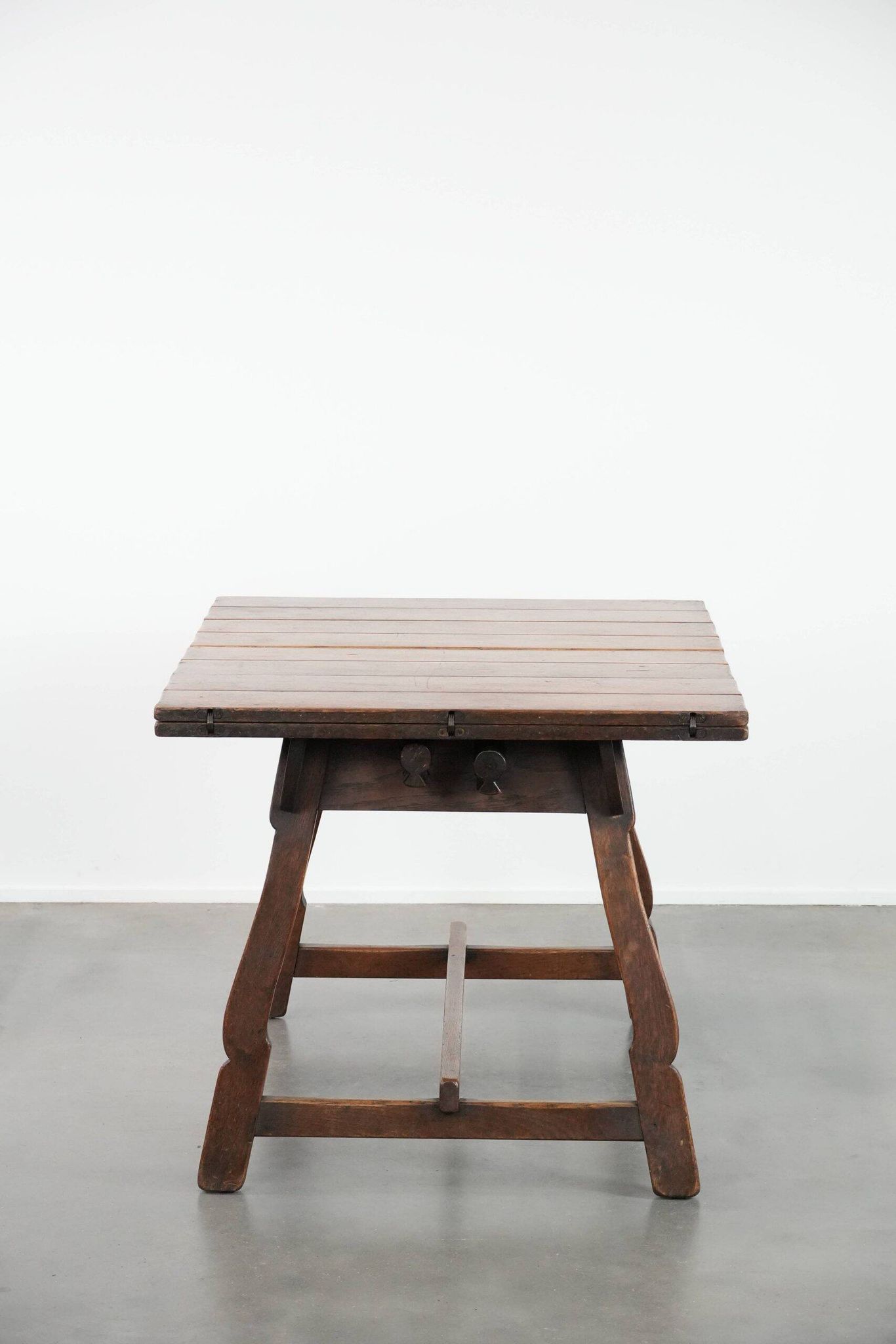 Antique Swiss extendable dining table made of oak from the mid-19th century