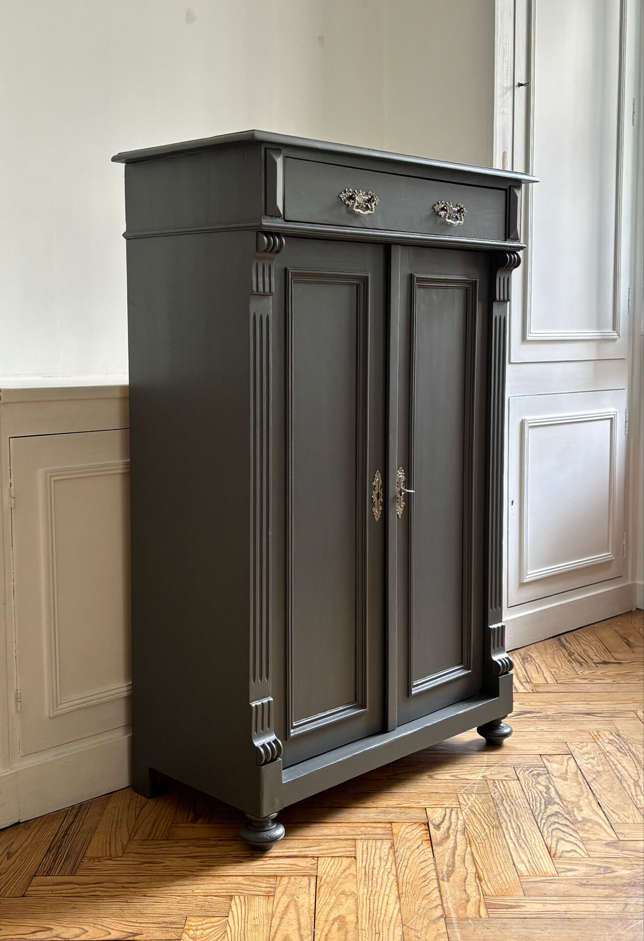 High buffet in the old style, vertiko, late 19th century.