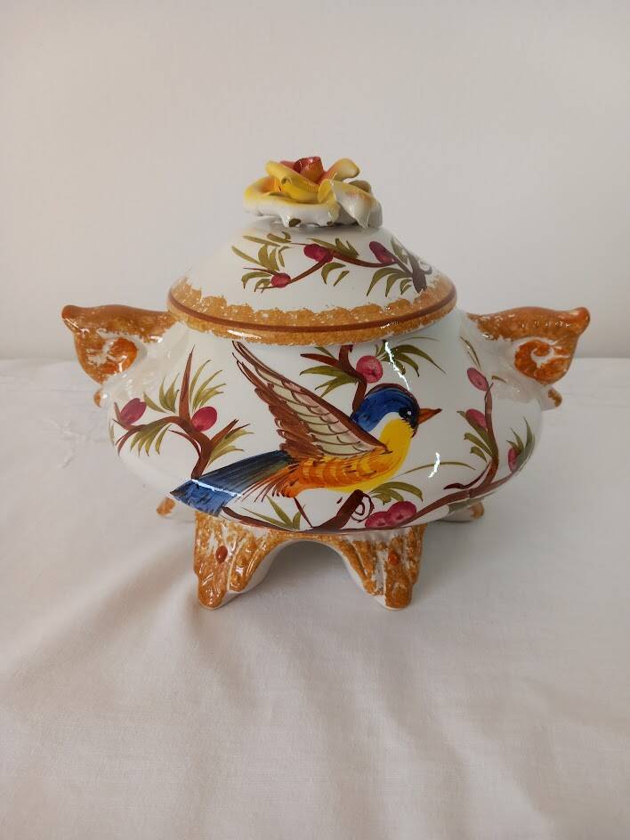 Bassano slip tureen