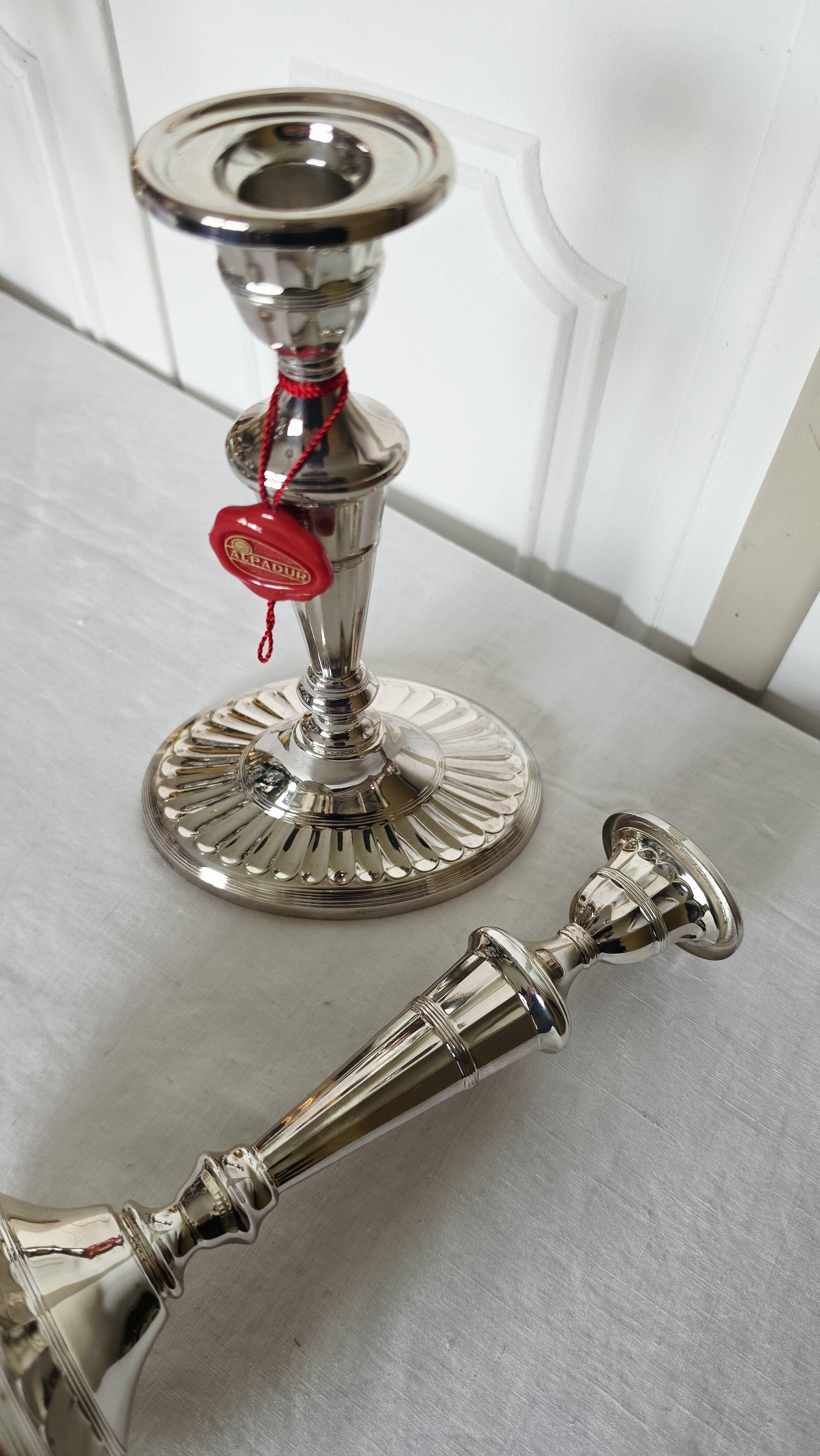 Elegant pair of candlesticks from the prestigious Spanish house Pedro Du.