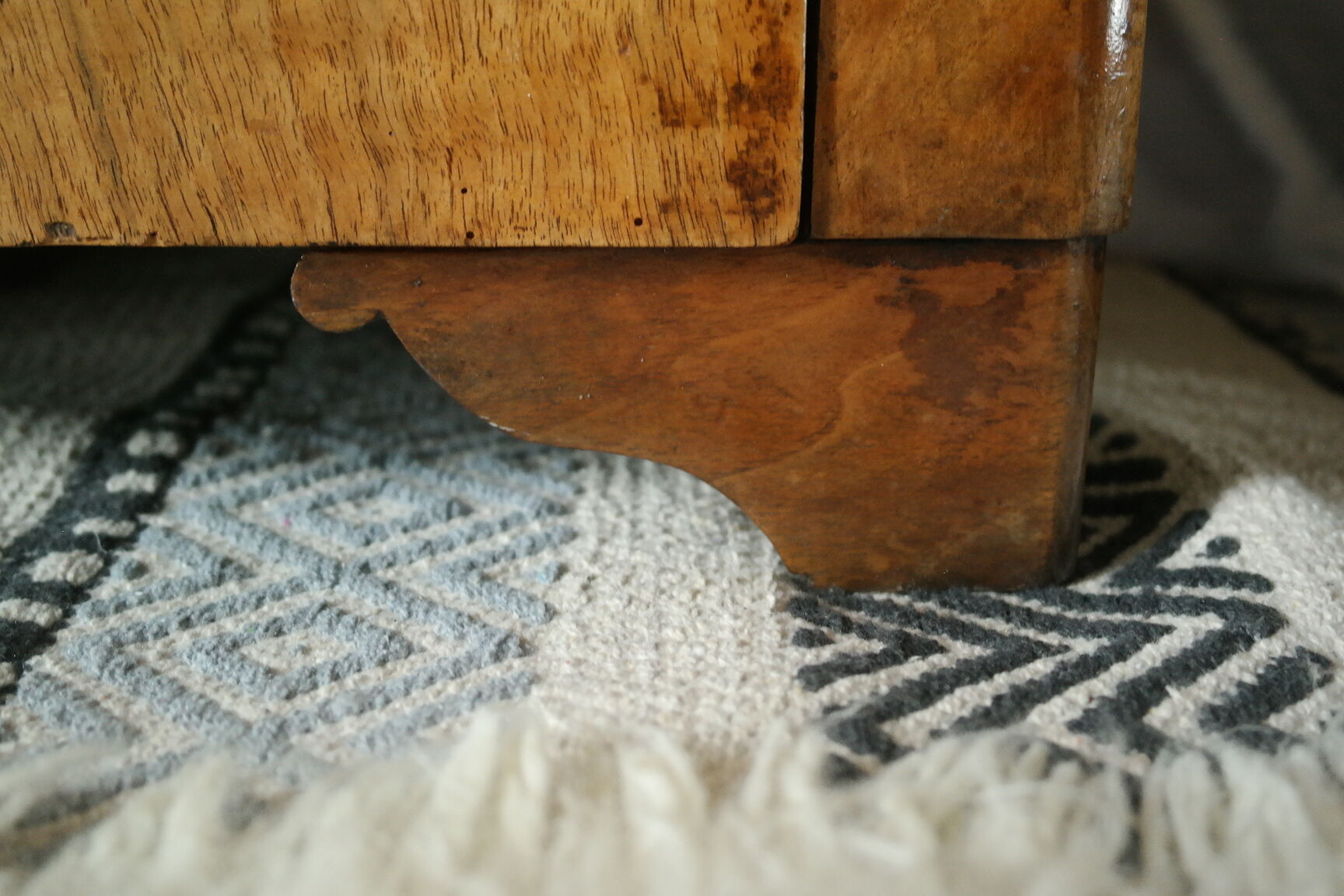 Louis Philippe style chest of drawers in light walnut, 20th century